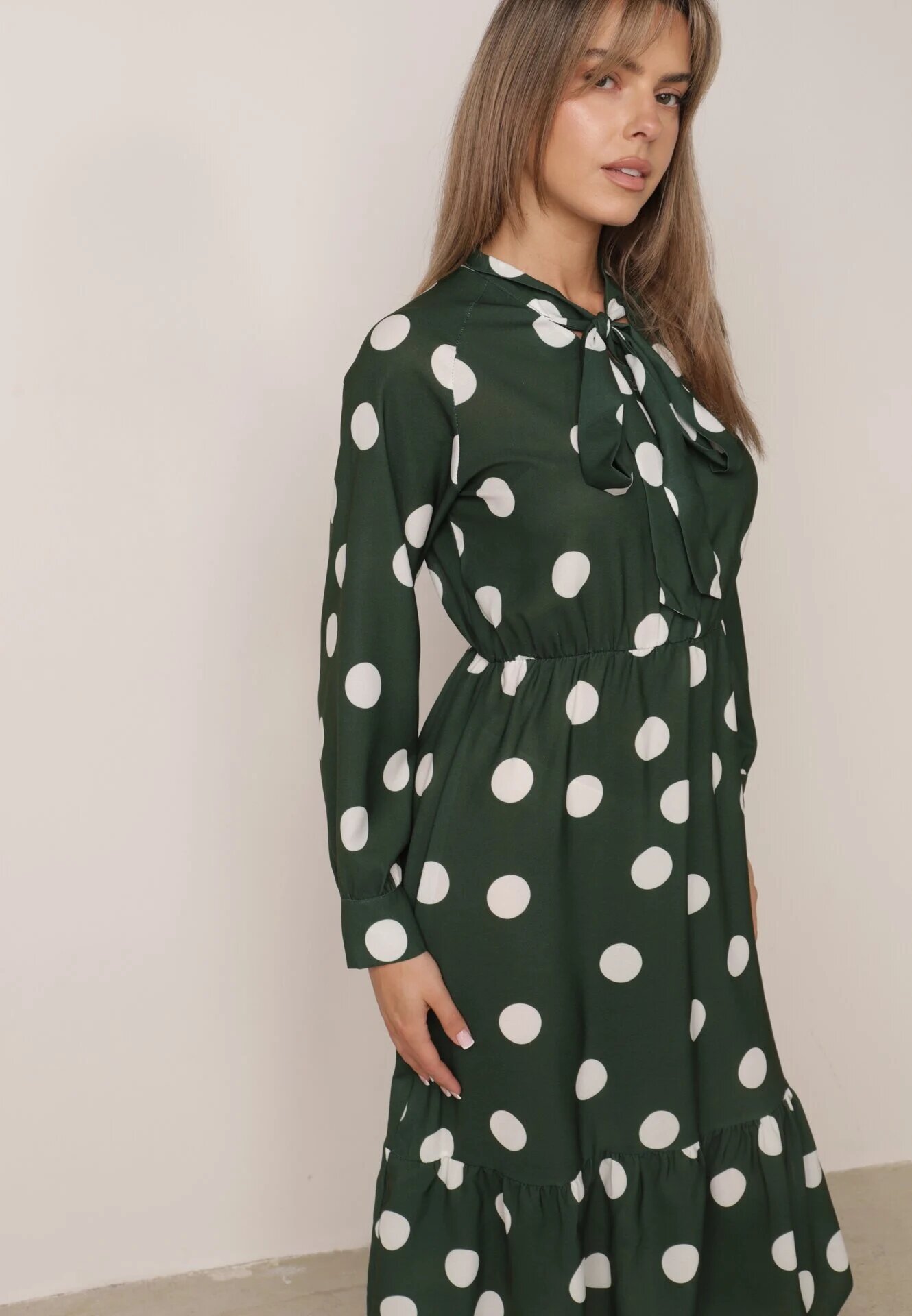 ann gissy Rochie Cloș Midi Verde închis cu legătură la decolteu cu buline Velvina