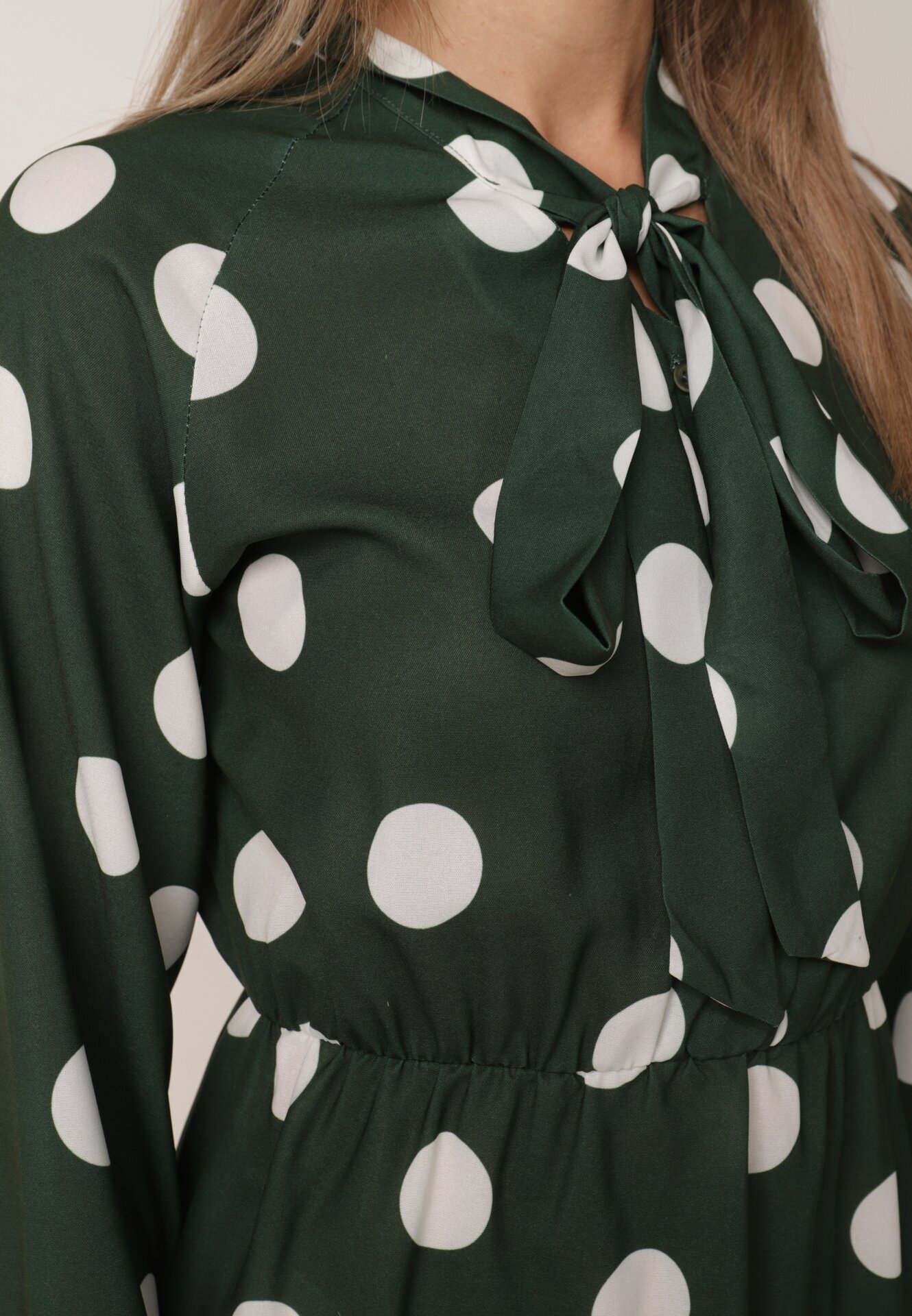 ann gissy Rochie Cloș Midi Verde închis cu legătură la decolteu cu buline Velvina