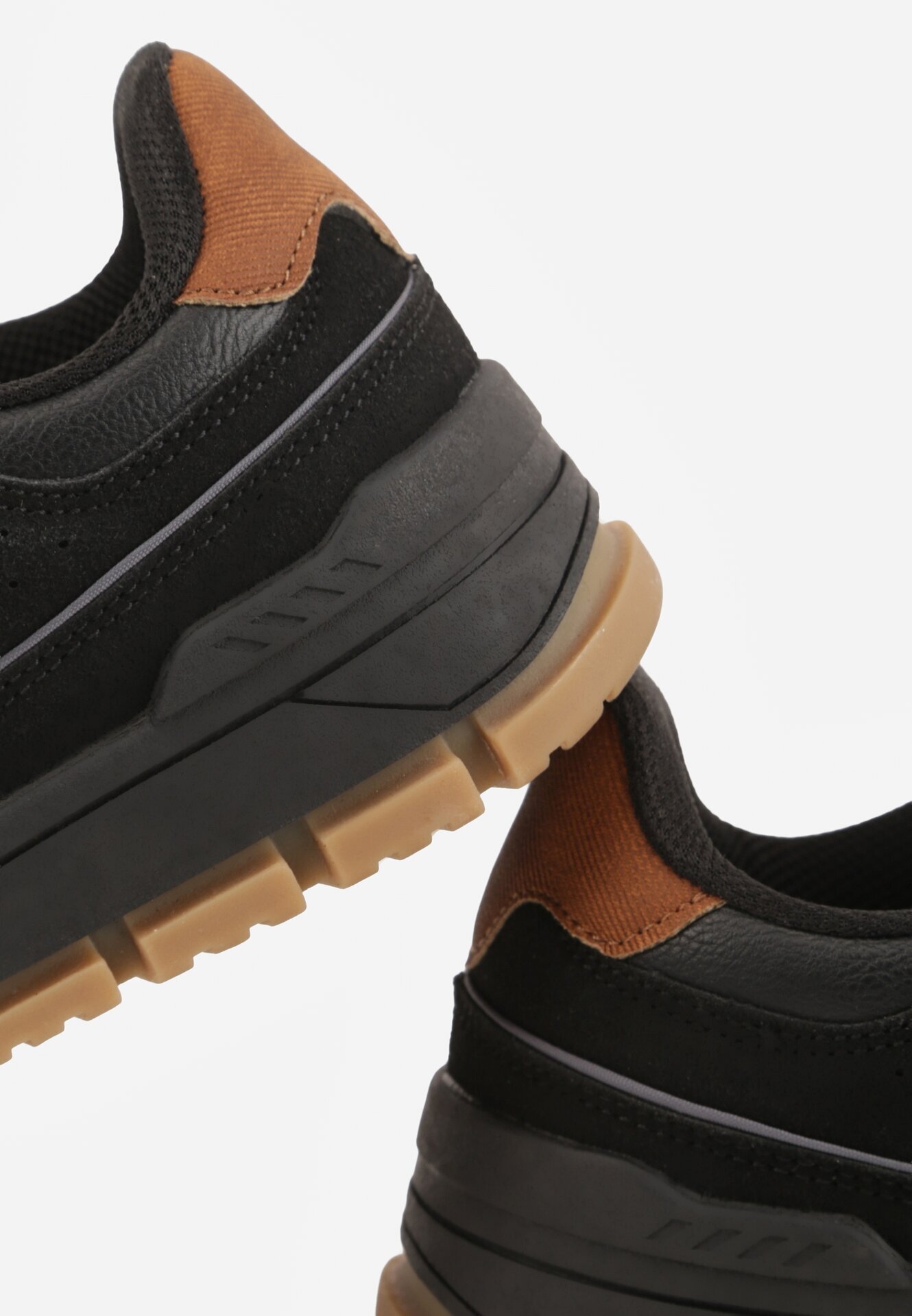badoxx Pantofi sport negri Sneakers decorați cu embosare și inscripții Hermala