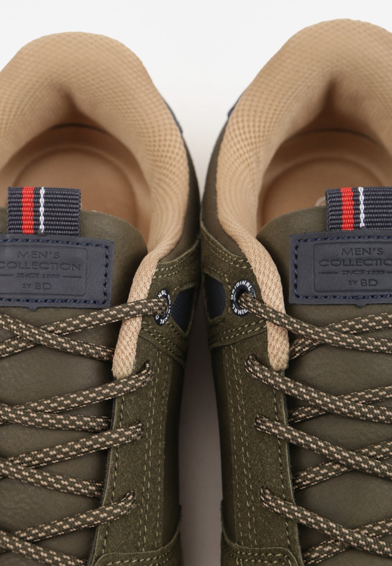 badoxx Pantofi Sport Sneakers Bej închiși Decorați cu ștanțare și inscripții Hermala