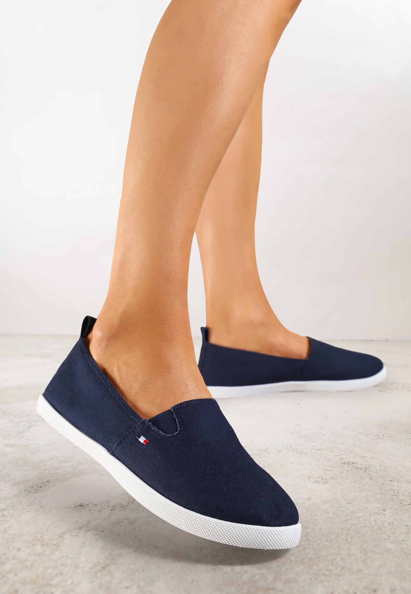 ballada Adidași Bleumarin Vices cu un design clasic sub gleznă Telmira