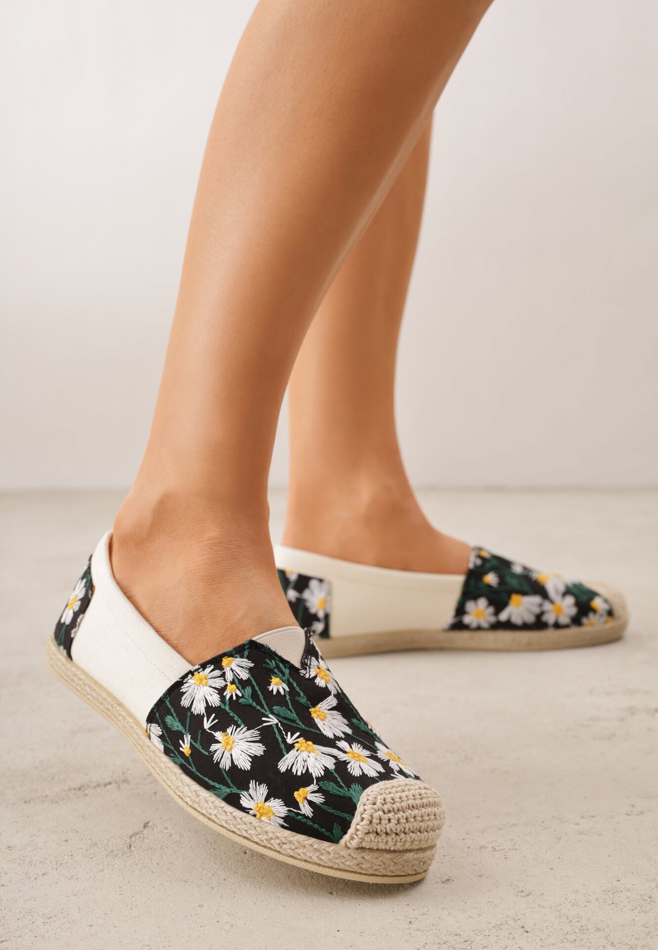 ballada Espadrile negre cu împletitură și broderie florală Alenara
