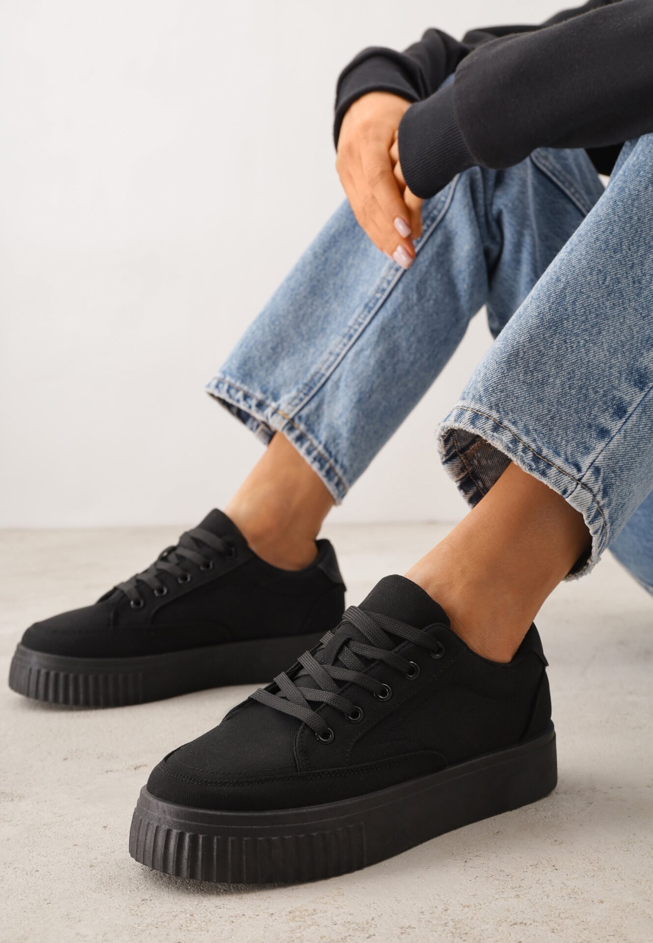 ballada Sneakers Negre cu Talpă Groasă cu Relief Larviona