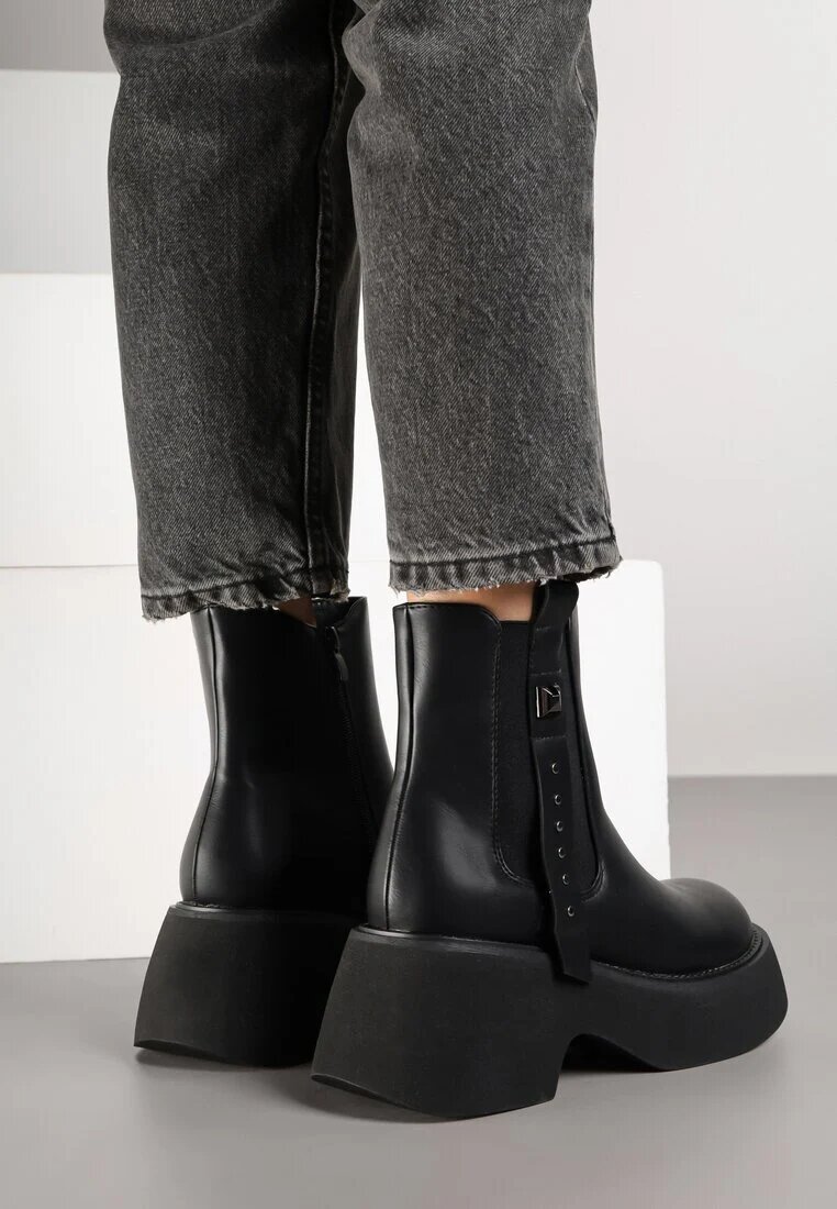 basida Botine Chelsea Negre cu platformă cu ornamente metalice la carâmb Tulirina
