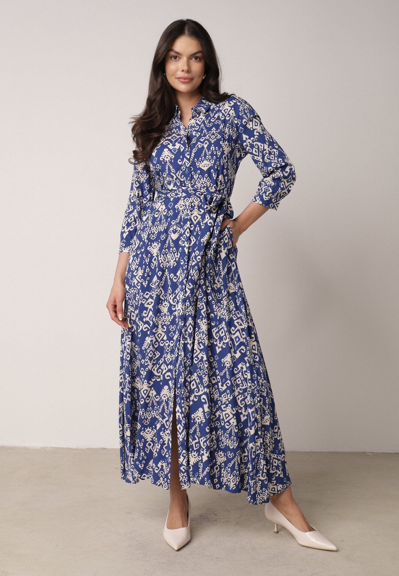 belcci Rochie cămașă bleumarin din viscoză decorată cu model ornamental Hoarna