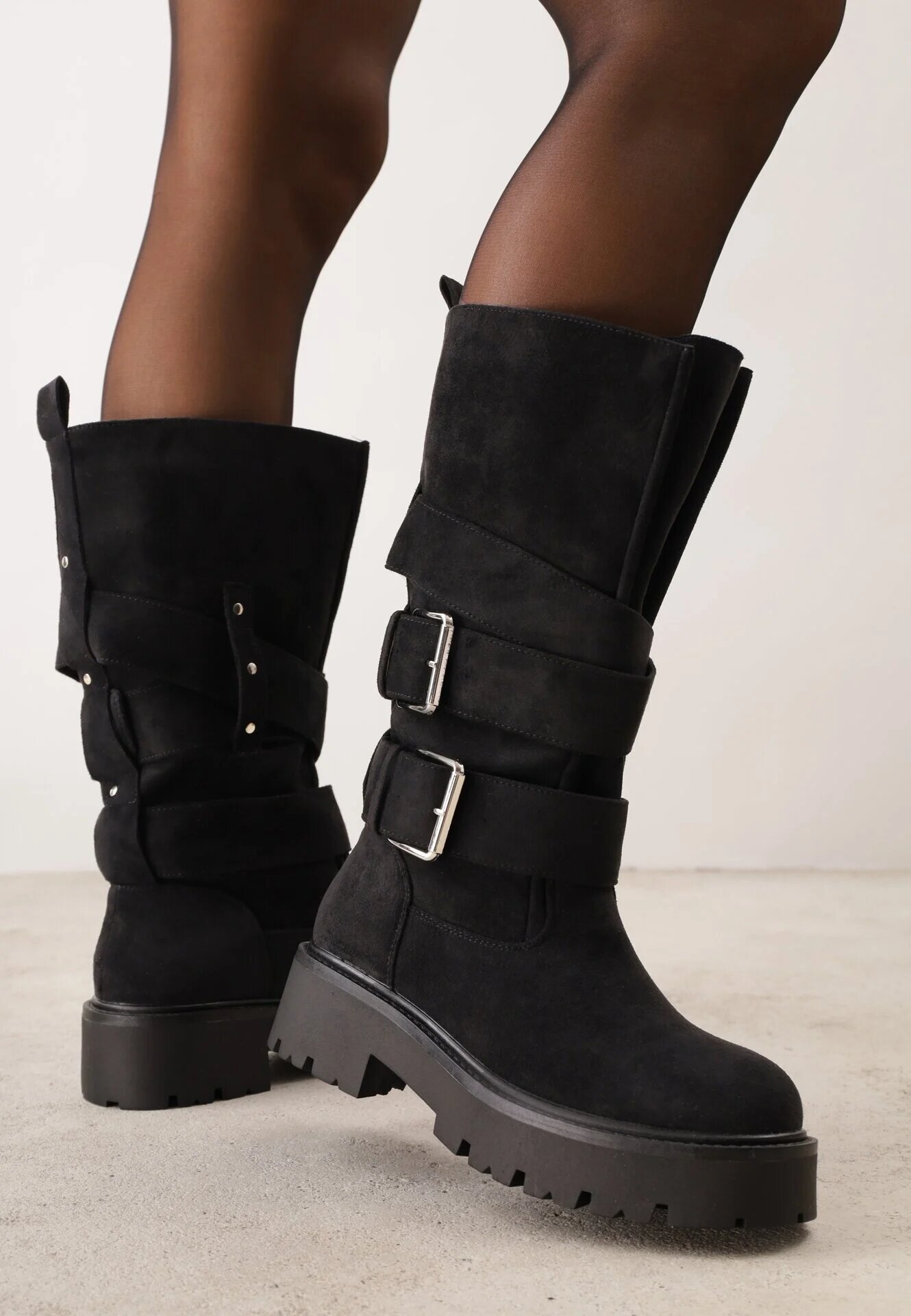 bestelle Botine cu talpă groasă în stil grunge cu catarame decorative Dorela Negre