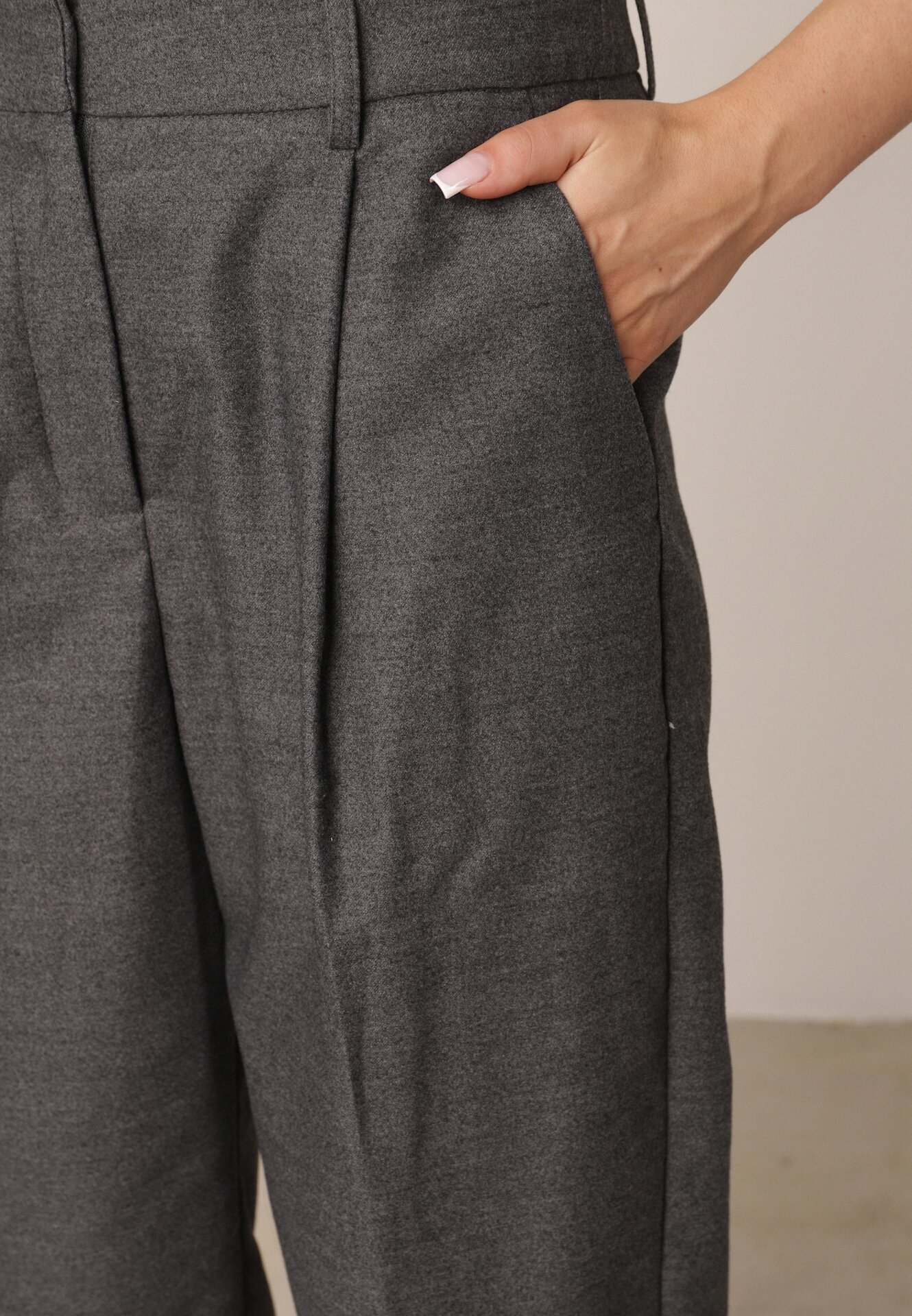 bisou's project Pantaloni de costum gri închis lejeri cu buzunare Vireal