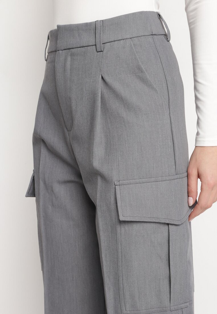 bisou's project Pantaloni eleganți gri închis cu buzunare cargo largi și talie înaltă Akeldia
