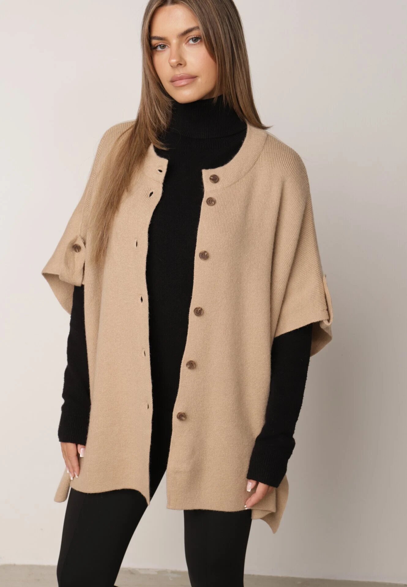 bisou's project Poncho tricotat cu nasturi croială oversize cu mânecă scurtă Fluorie Bej