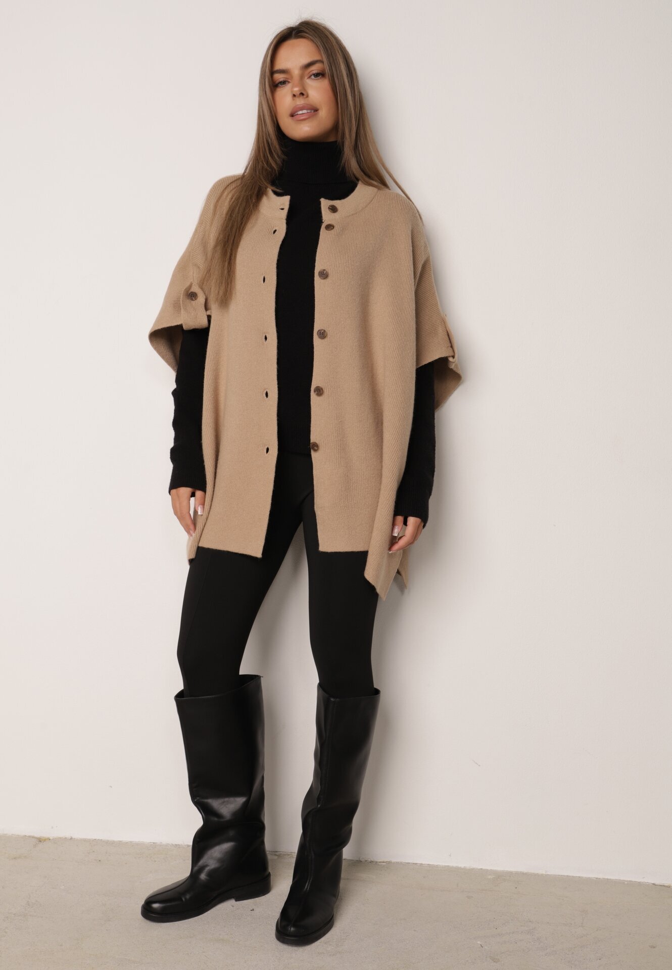 bisou's project Poncho tricotat cu nasturi croială oversize cu mânecă scurtă Fluorie Bej