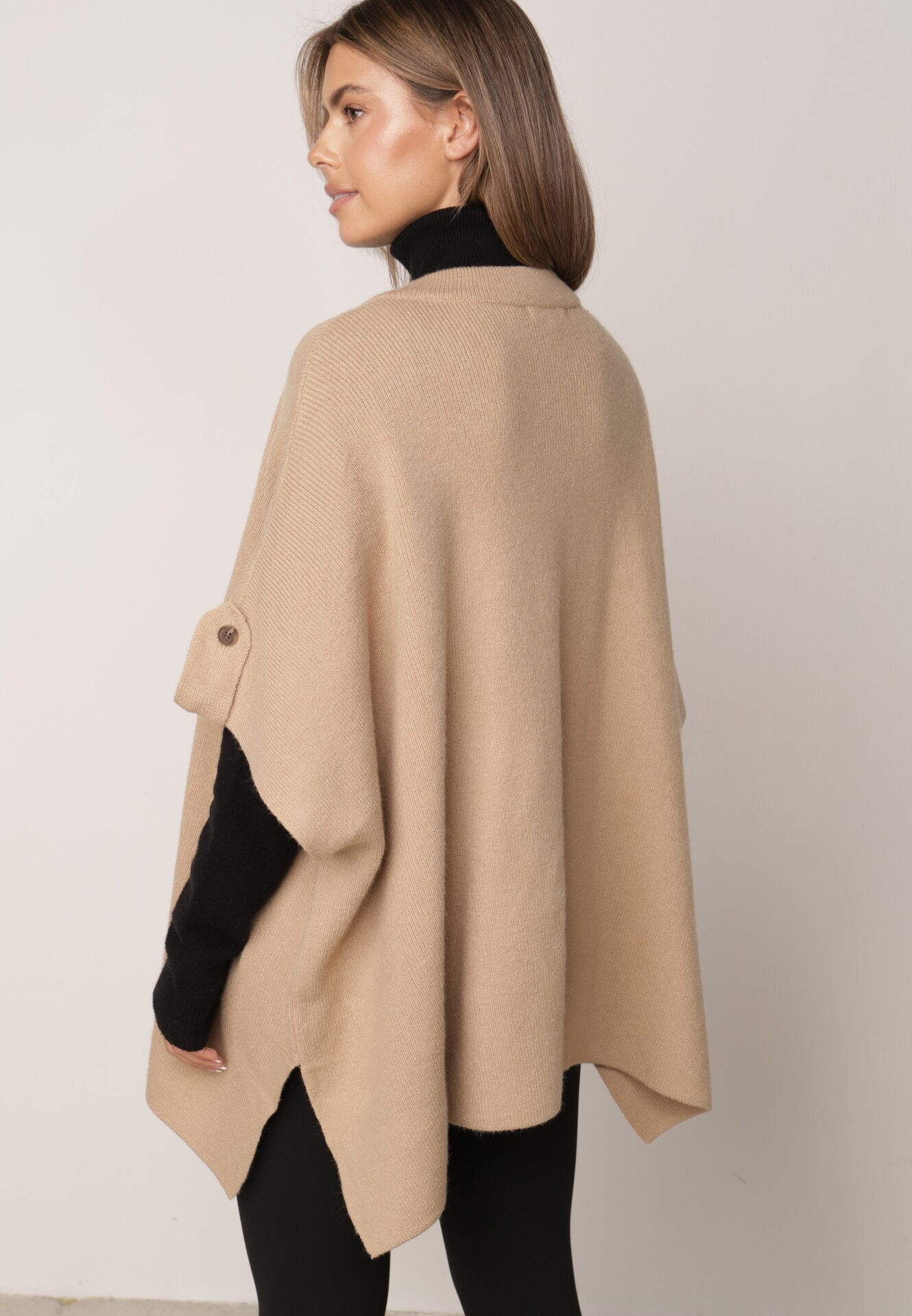 bisou's project Poncho tricotat cu nasturi croială oversize cu mânecă scurtă Fluorie Bej