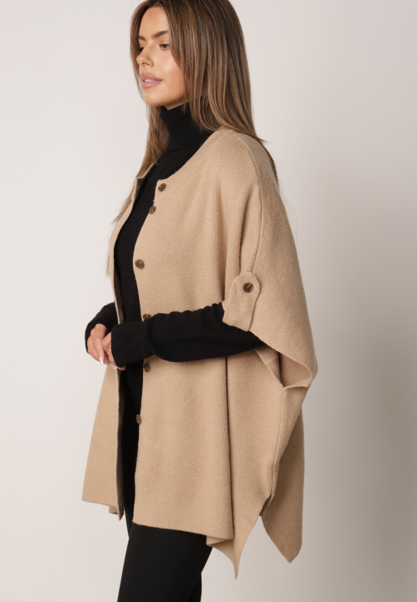 bisou's project Poncho tricotat cu nasturi croială oversize cu mânecă scurtă Fluorie Bej