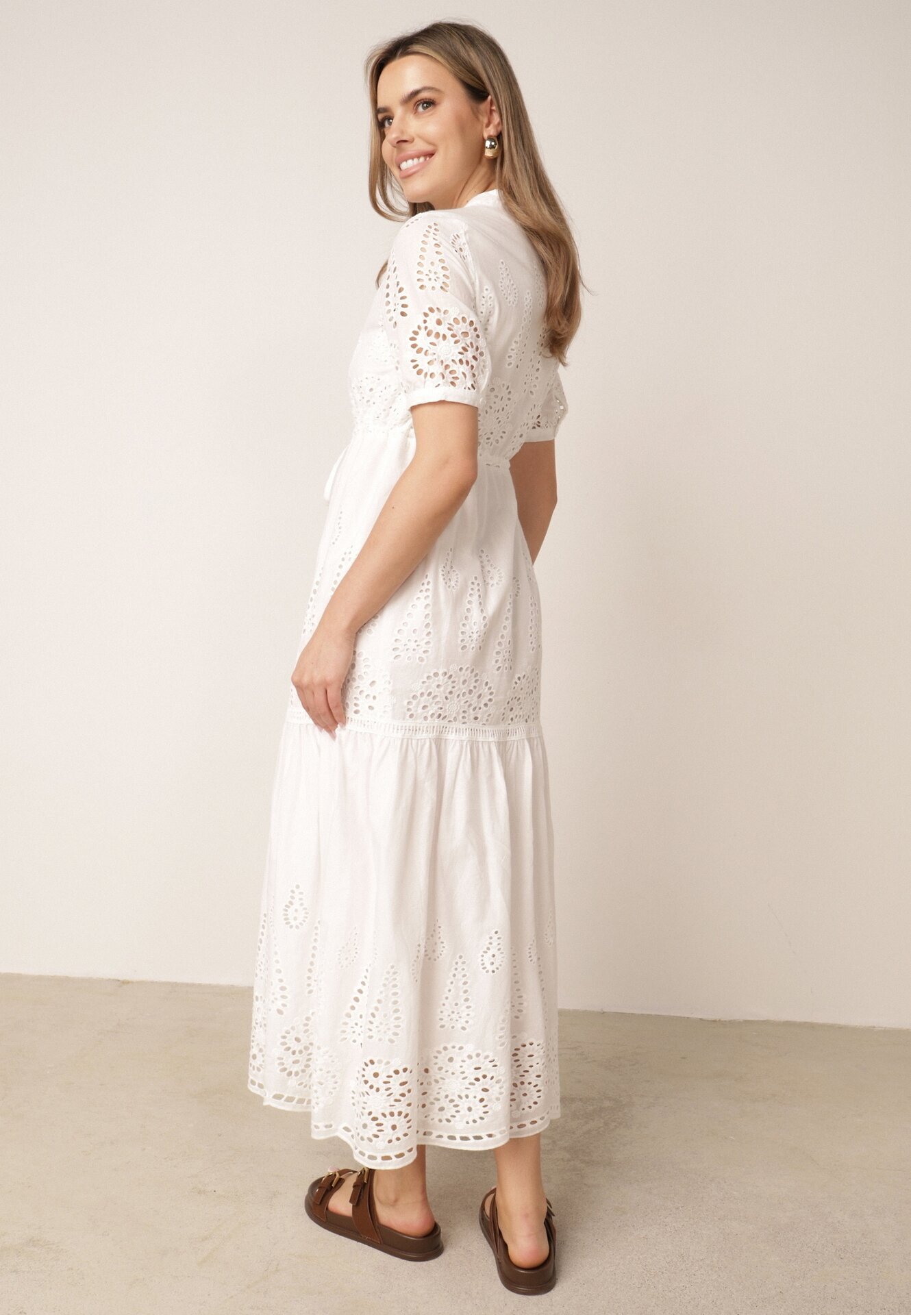 bisou's project Rochie Albă Brodată Maxi cu șnur în talie Erlina