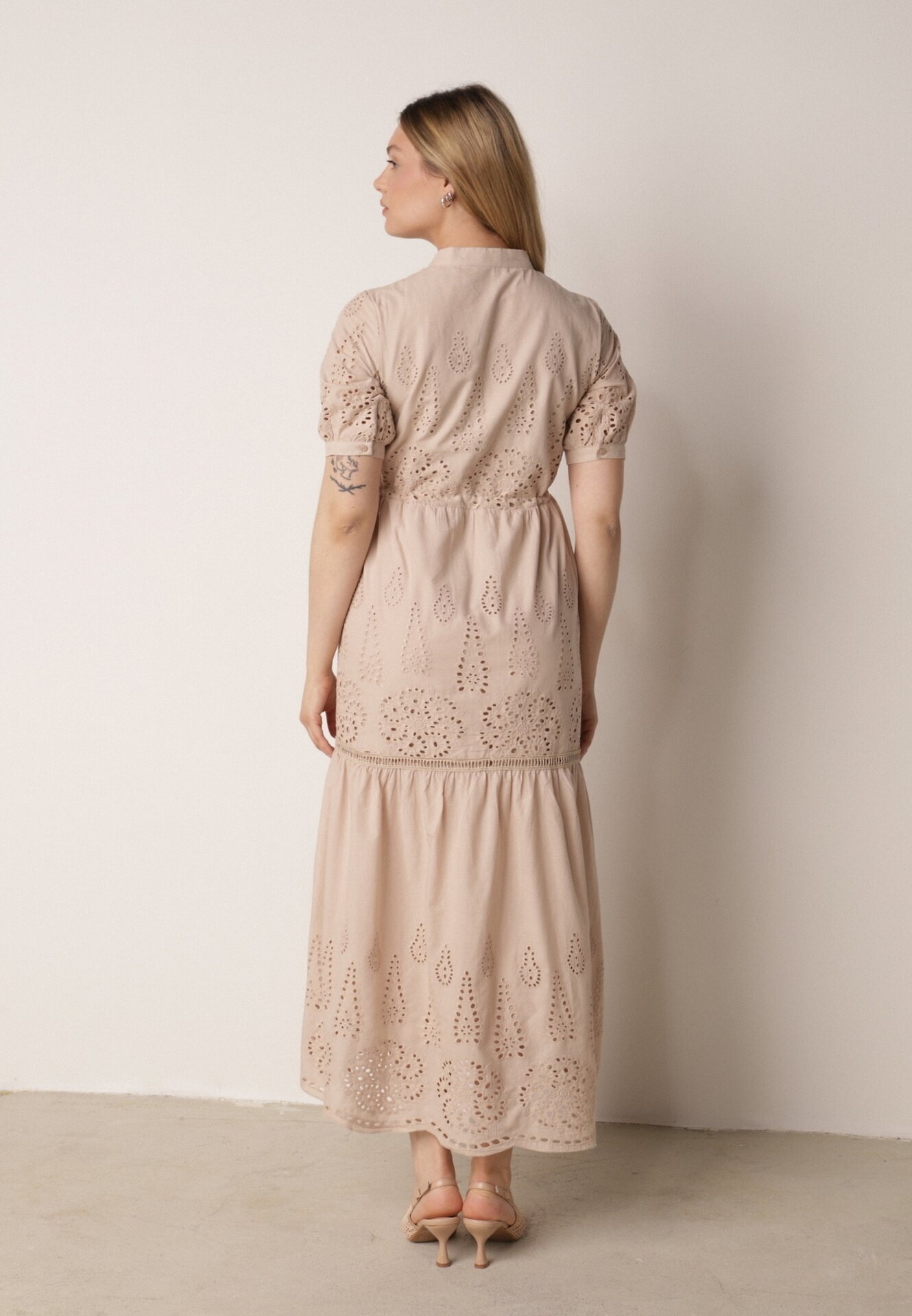 bisou's project Rochie bej brodată maxi cu cordon în talie Erlina