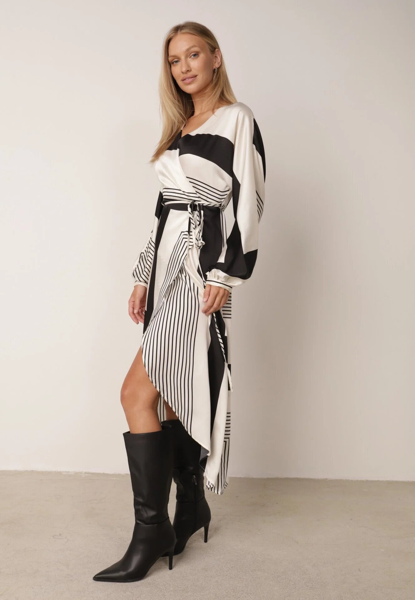 bisou's project Rochie Bej-Neagră Petrecută Kimono cu Model Geometric și Curea Legată Klerossa