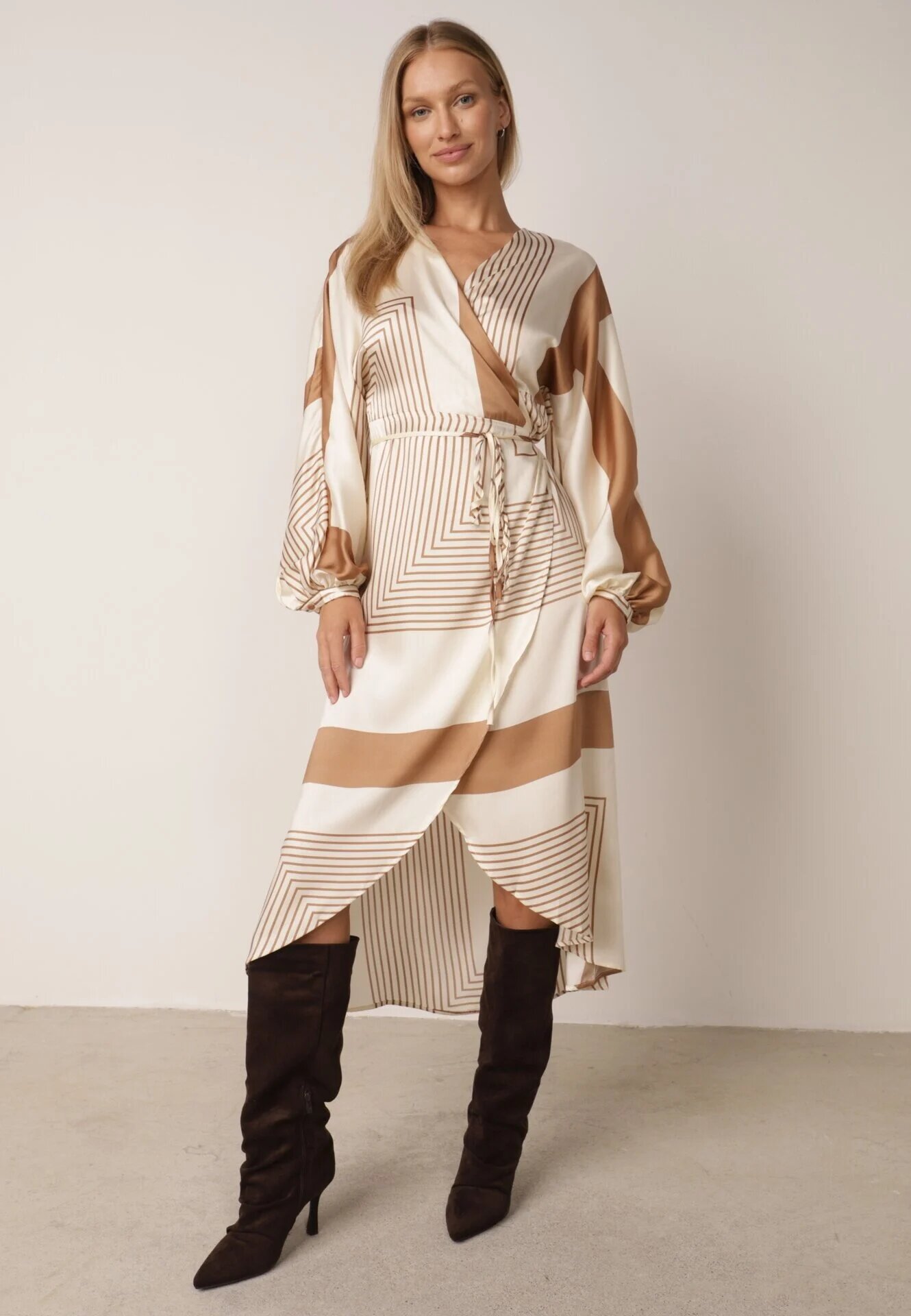 bisou's project Rochie Bej tip plic Kimono cu Model Geometric și Curea Legată Klerossa