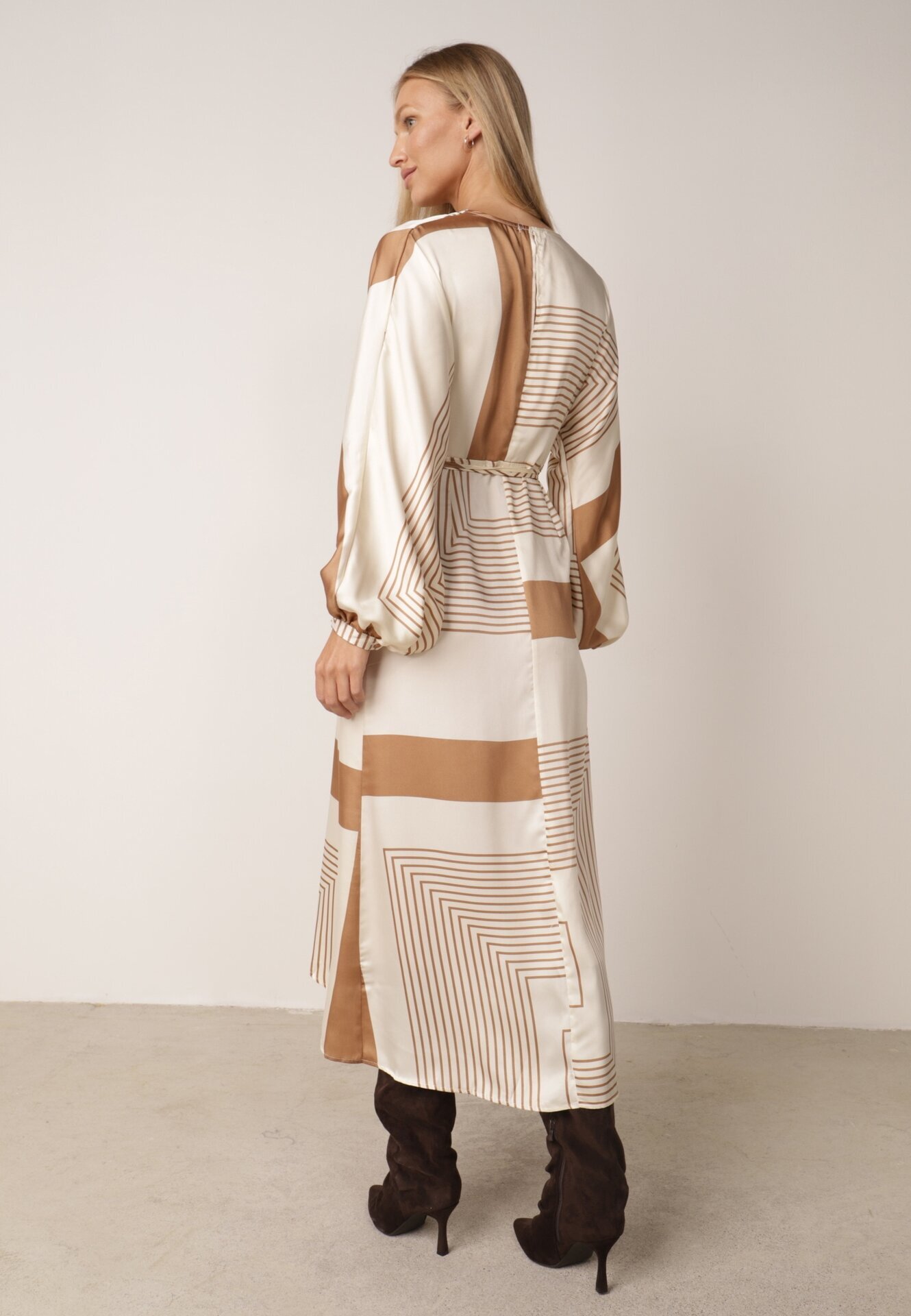 bisou's project Rochie Bej tip plic Kimono cu Model Geometric și Curea Legată Klerossa