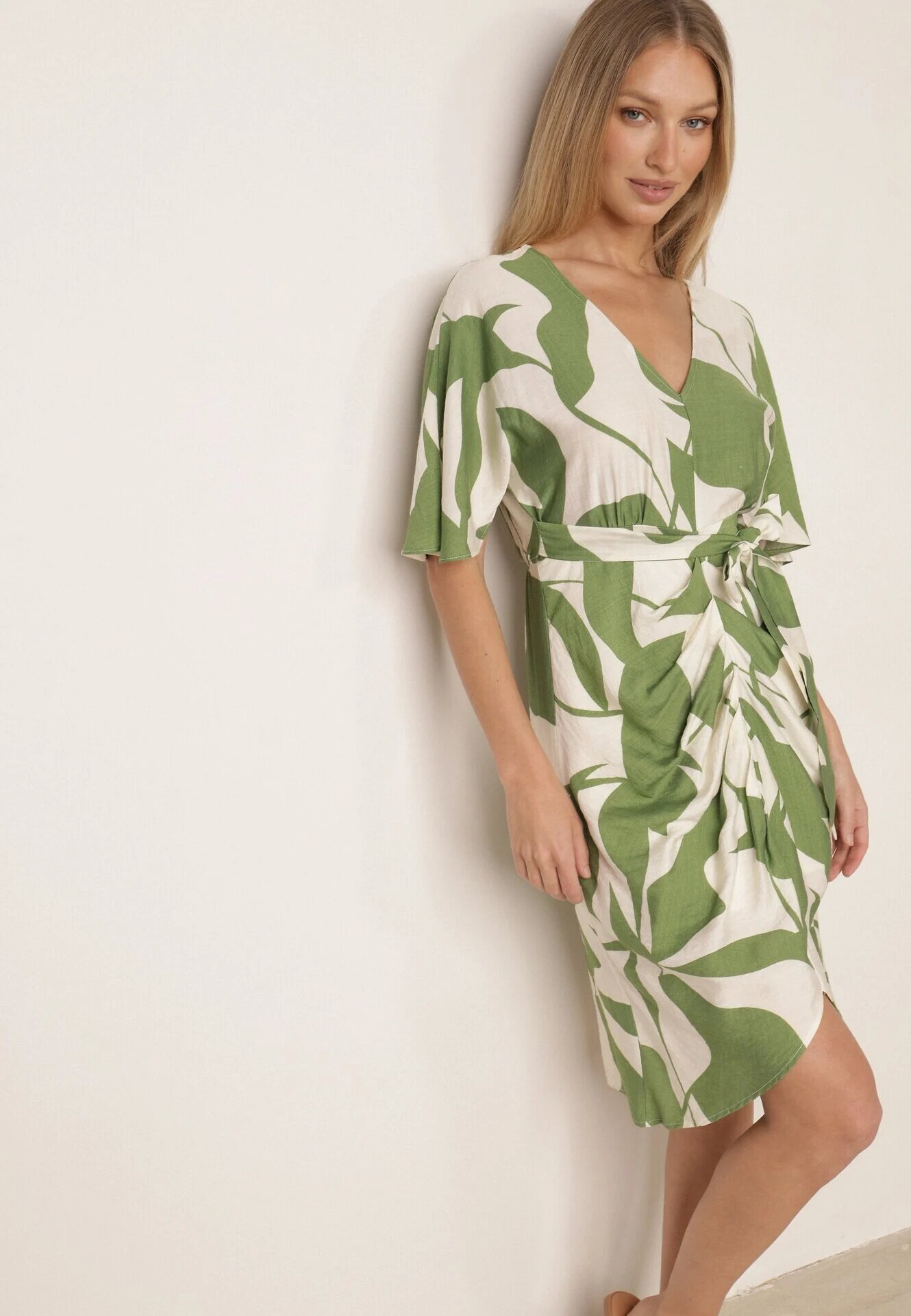 bisou's project Rochie Cambrată Verde-Albă cu Drapaje și Cureaua în Talie Nellsaria