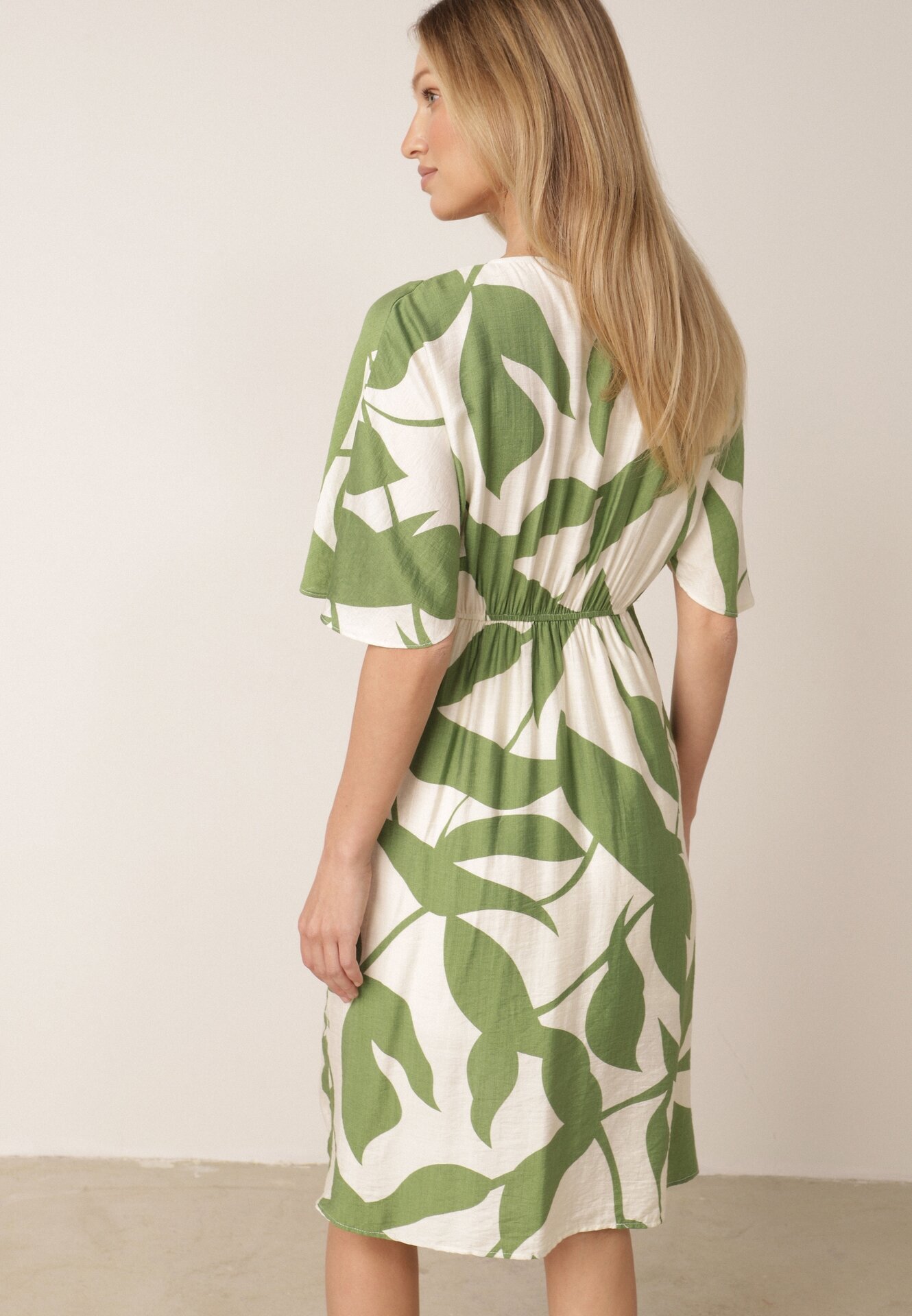 bisou's project Rochie Cambrată Verde-Albă cu Drapaje și Cureaua în Talie Nellsaria