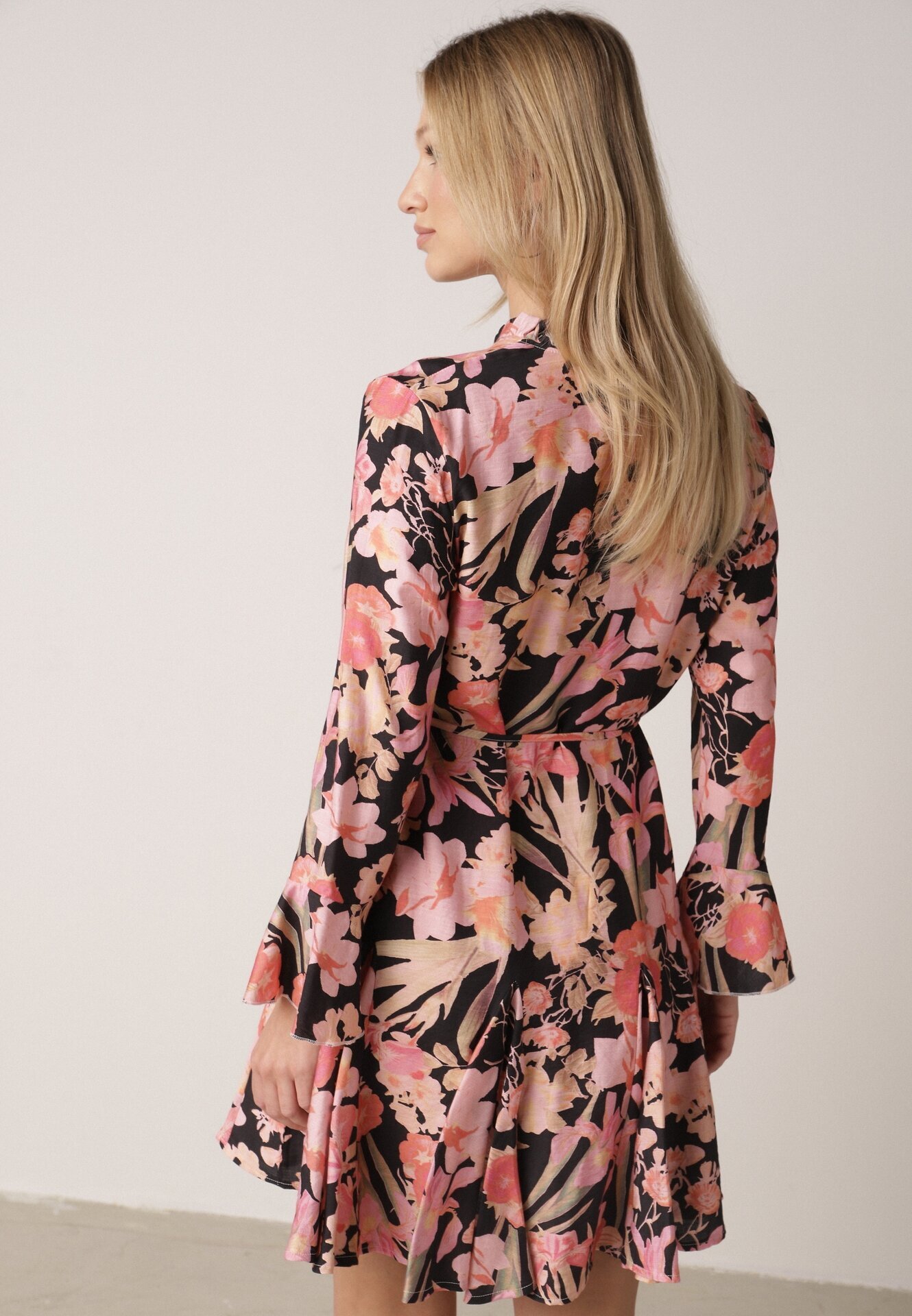 bisou's project Rochie Czarno-Roz din Viscoză Cloș cu Imprimeu Floral cu Cordon Sinthea