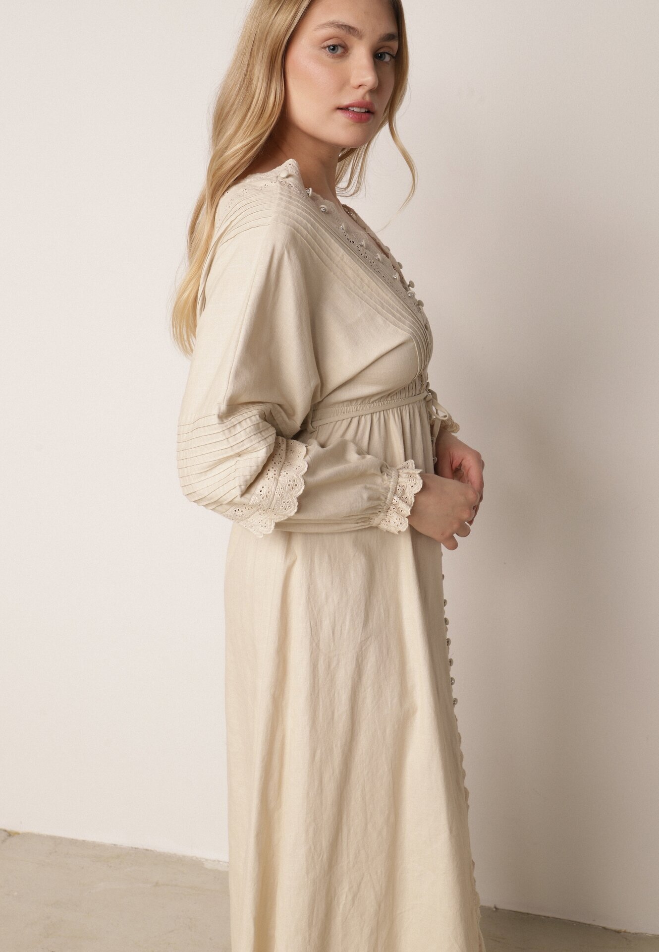 bisou's project Rochie din bumbac bej cu accente din dantelă cu talie elastică și curea din material textil Jariena