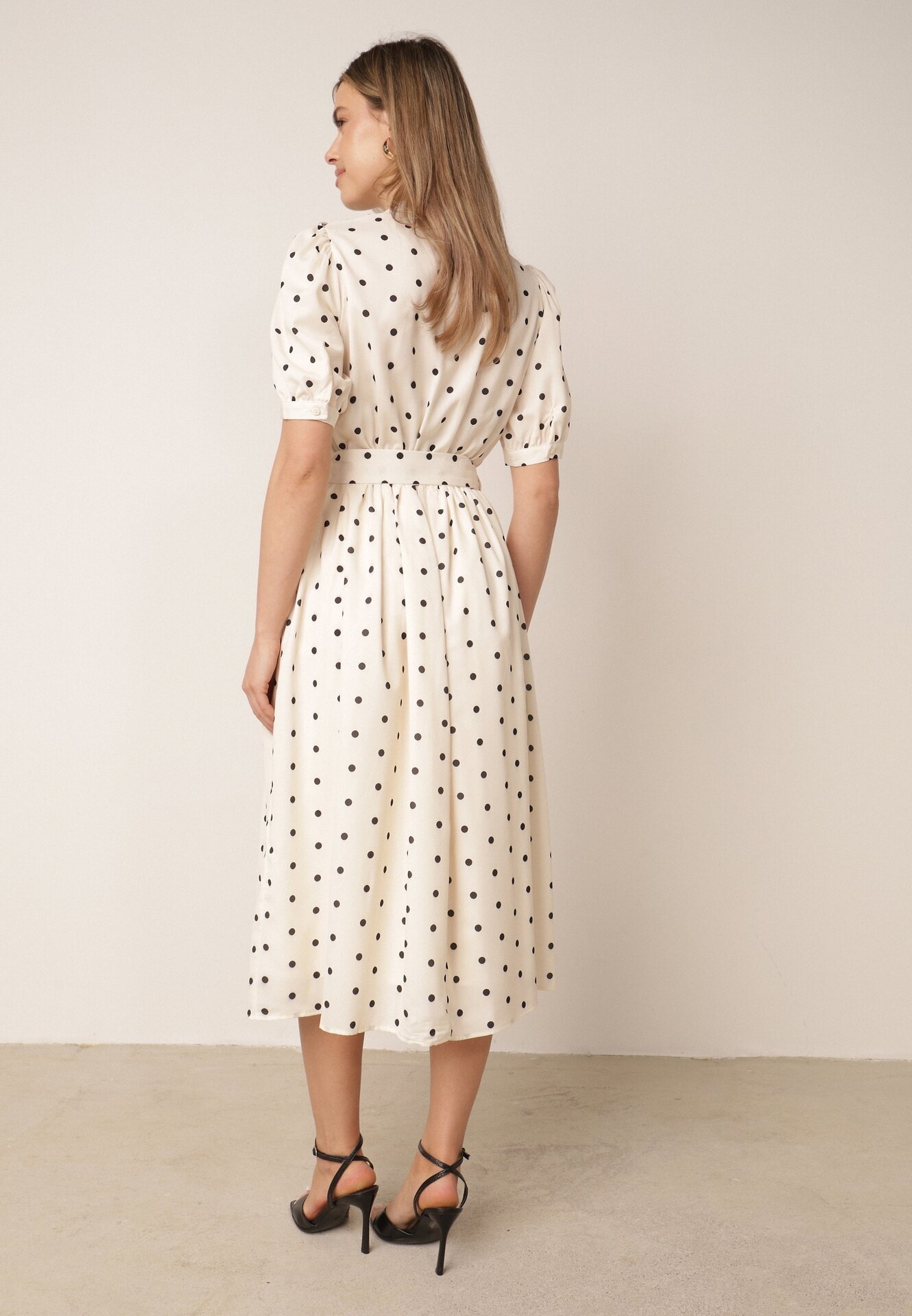 bisou's project Rochie midi bej deschis cu elastic în talie și curea din material textil cu cataramă Maerali