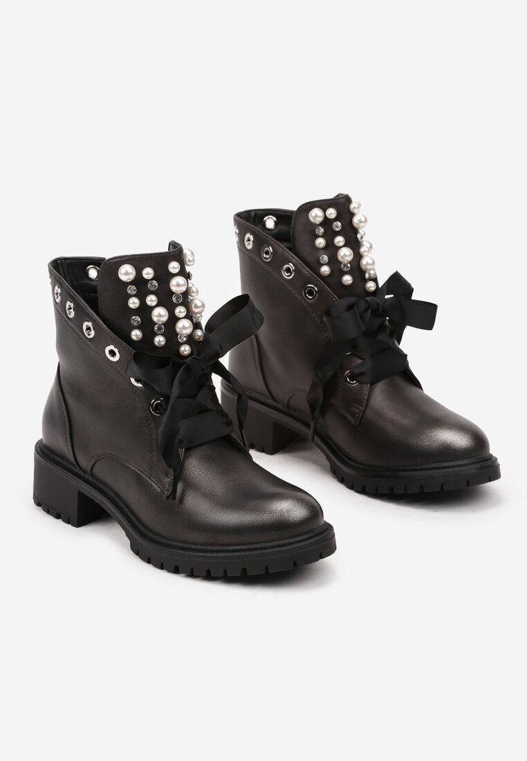  Botine Argintii cu Limbă Decorată cu Perle și Zirconii Jovirra