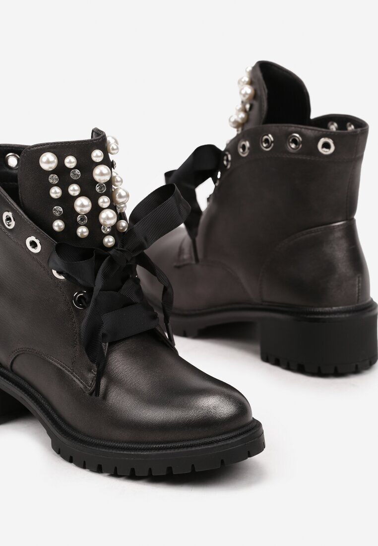  Botine Argintii cu Limbă Decorată cu Perle și Zirconii Jovirra