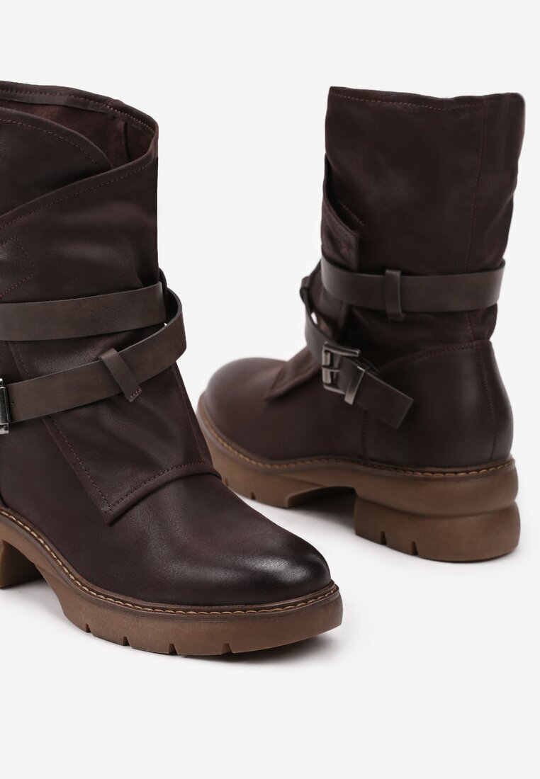  Botine maro cu talpă plată cu carâmb asimetric împodobite cu barete cu catarame Felzina