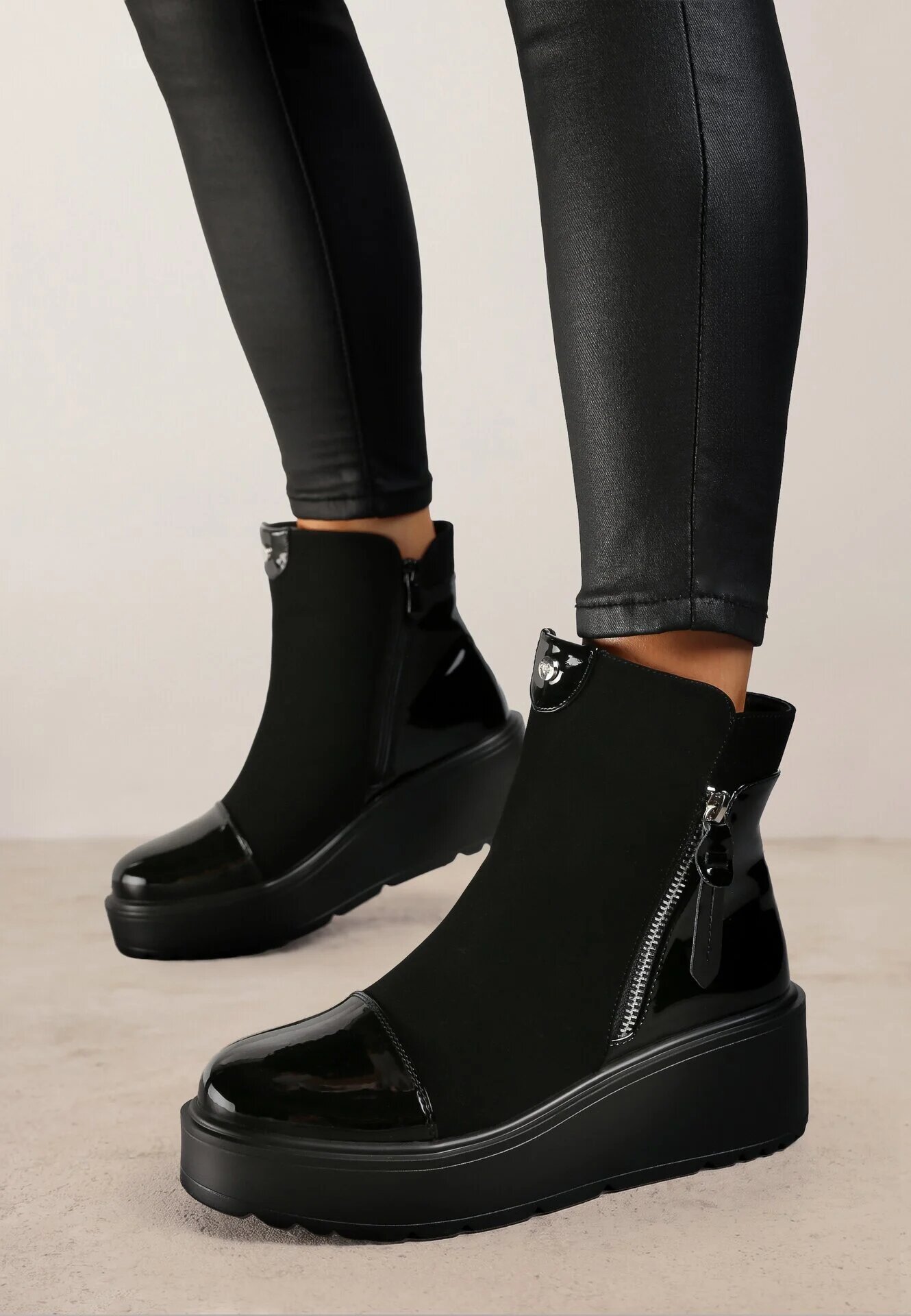  Botine Negre cu pană Decorate cu fermoar și Inserții lăcuite Linnalia