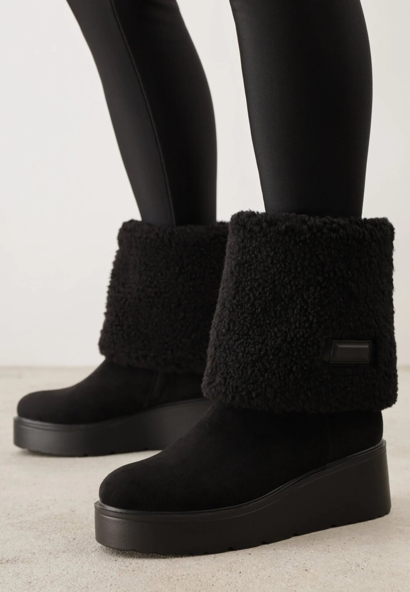 Botine Negre cu talpă pană cu guler răsucit și blană Irilaura