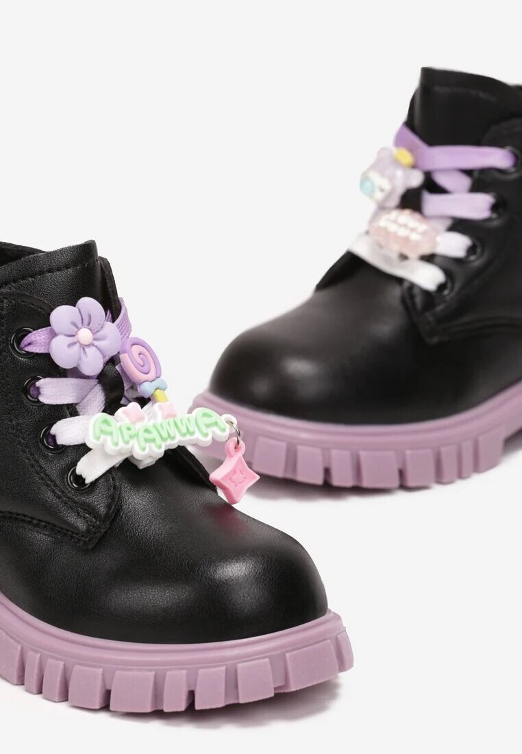  Botine Negru-Violet cu talpă plată cu decupaje decorate cu pandantive Siduri