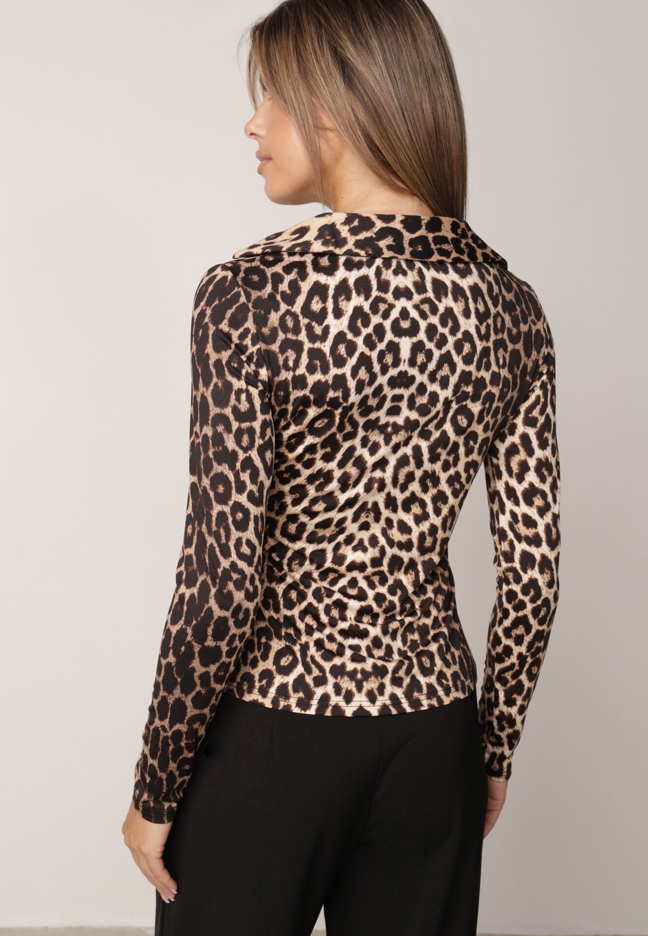 by swan Bluză din viscoză cu guler și nod decorativ sub bust Keramo Imprimeu leopard