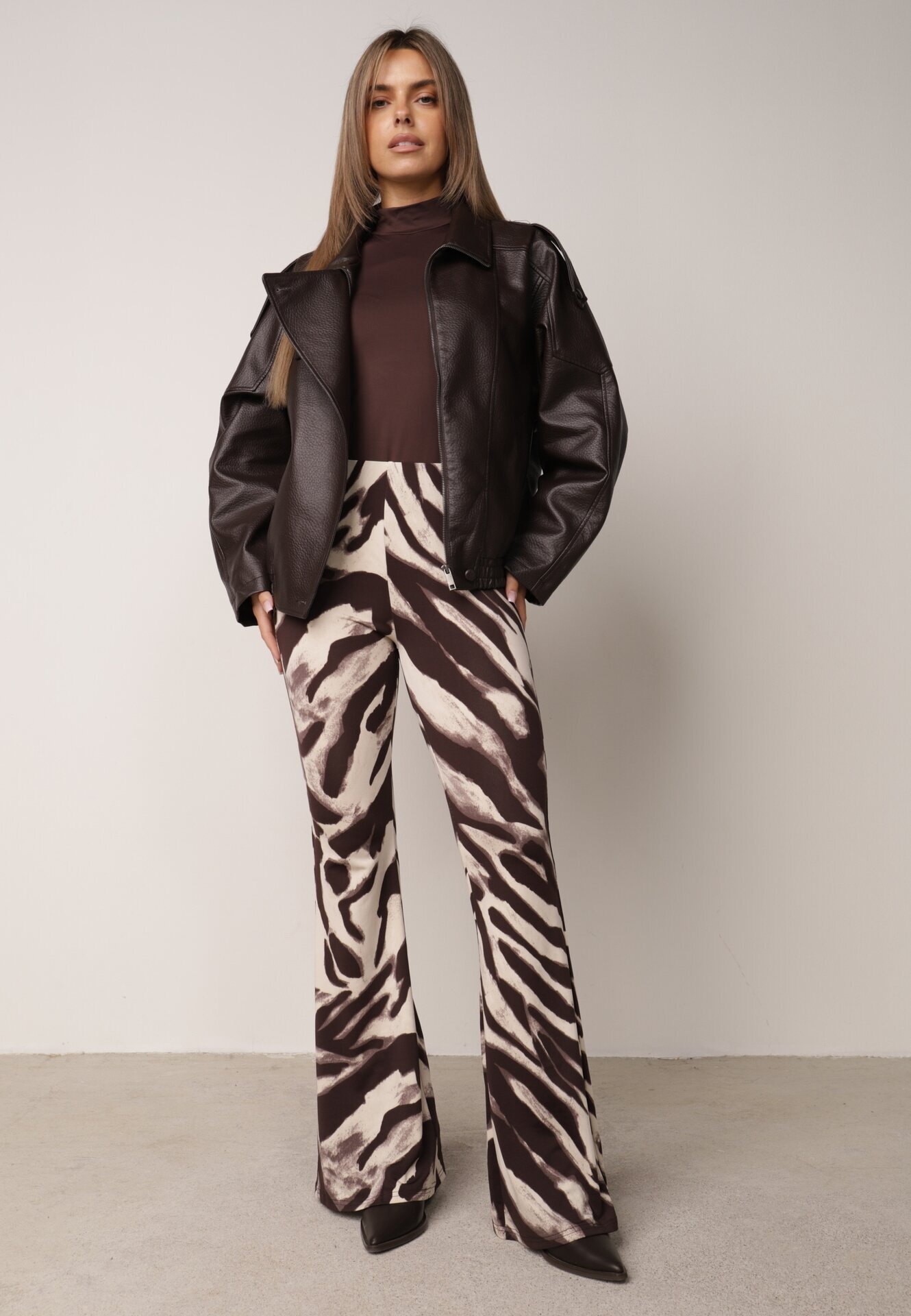 by swan Pantaloni Clopot cu viscoză cu imprimeu animal Drilvina Maro
