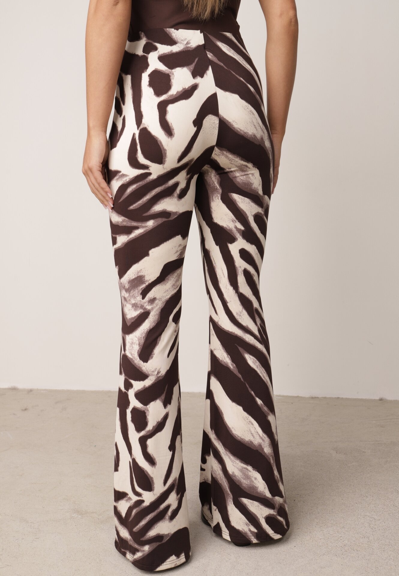 by swan Pantaloni Clopot cu viscoză cu imprimeu animal Drilvina Maro