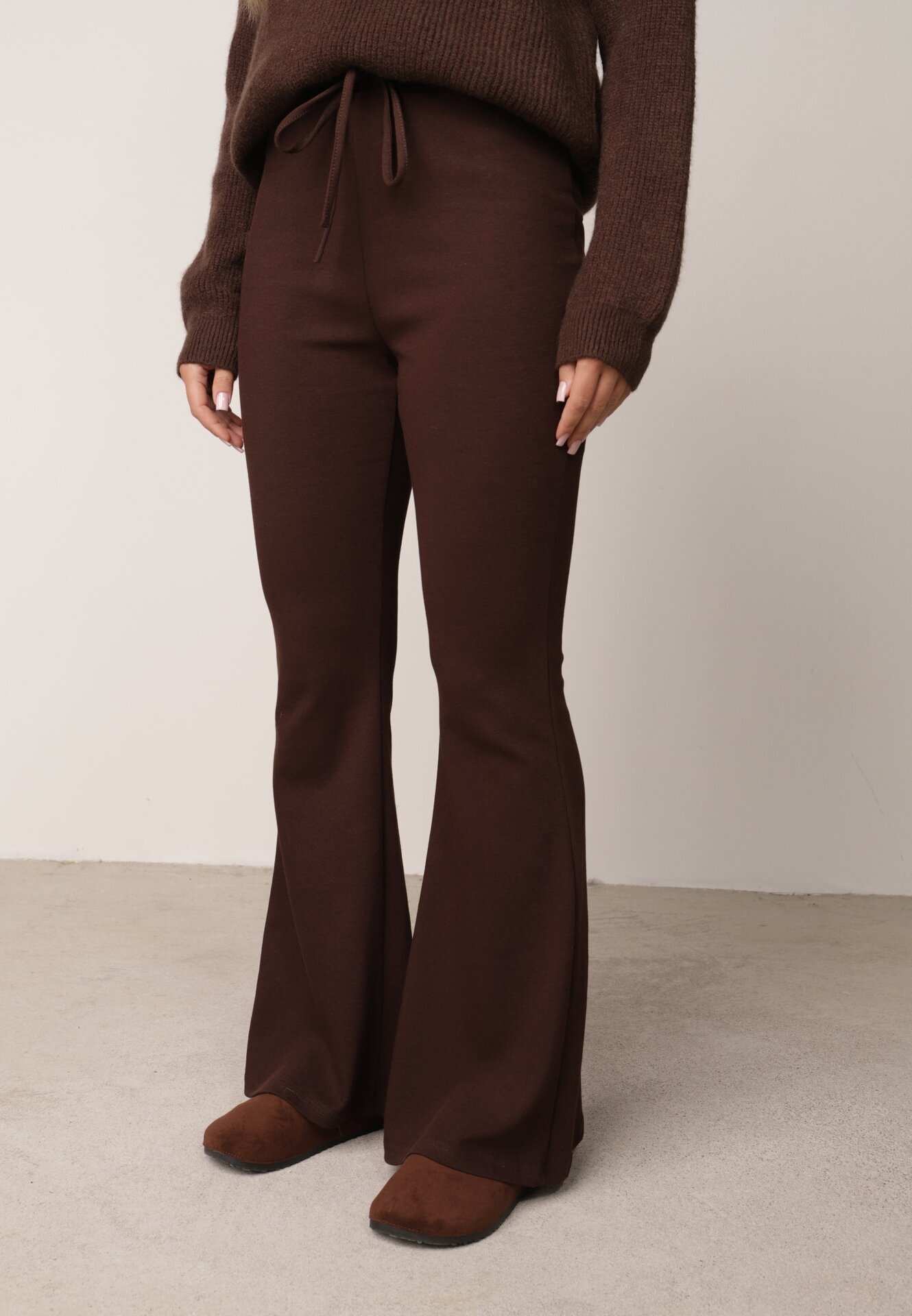 by swan Pantaloni tricot din bumbac cloș cu cusătură modelatoare Velvira Maro