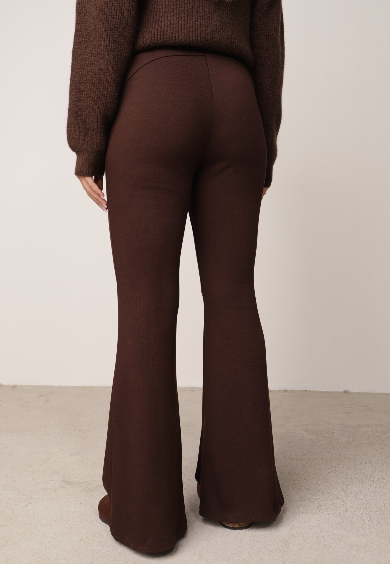 by swan Pantaloni tricot din bumbac cloș cu cusătură modelatoare Velvira Maro