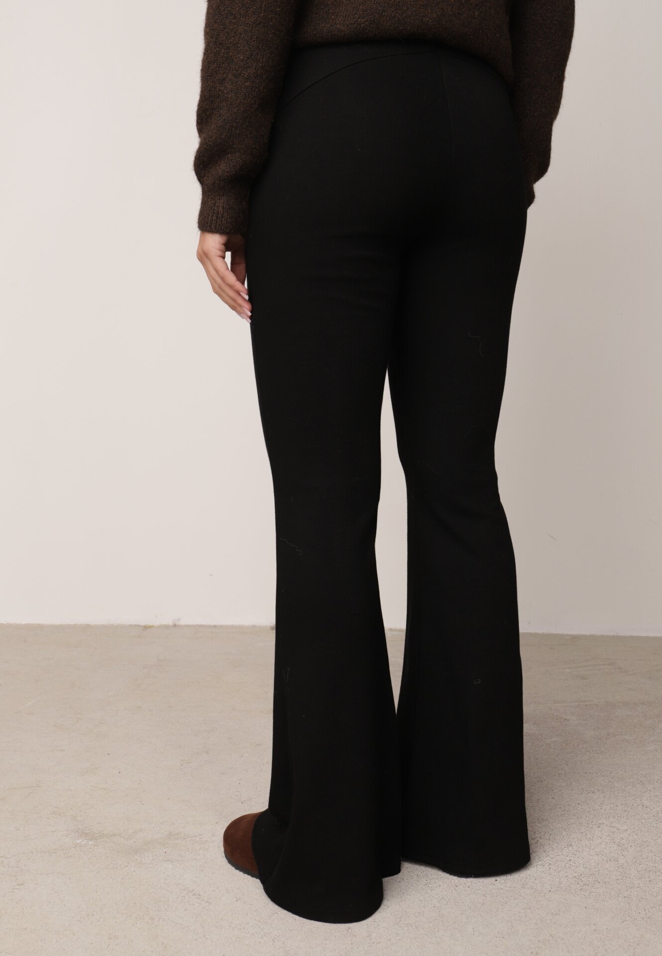 by swan Pantaloni tricot din bumbac cloș cu cusătură modelatoare Velvira Negri