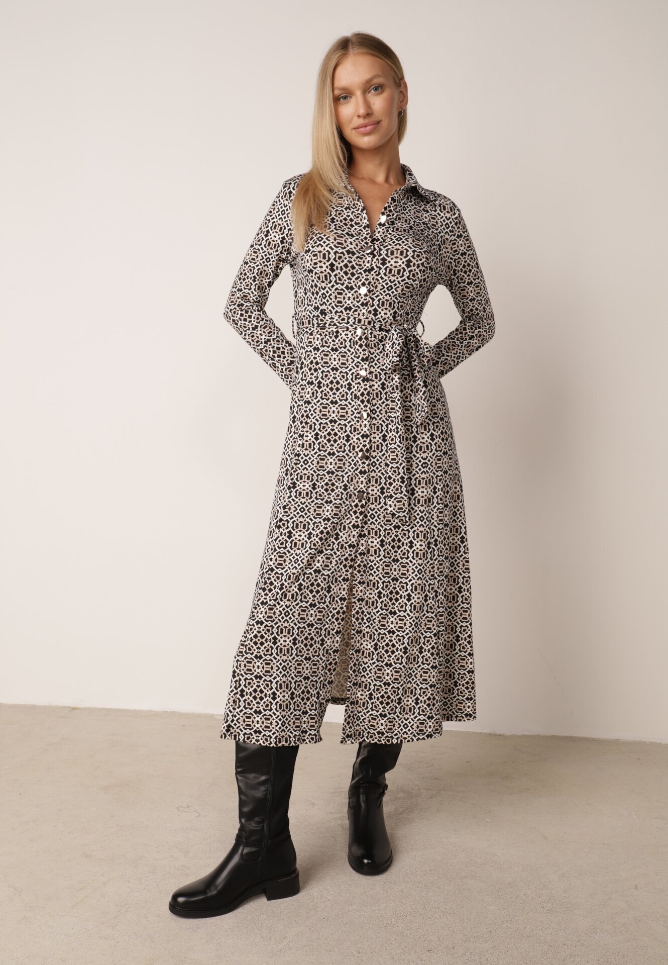 by swan Rochie Alb-Negră Cambrată Maxi cu Curea Textilă cu Imprimeu Geometric Filint