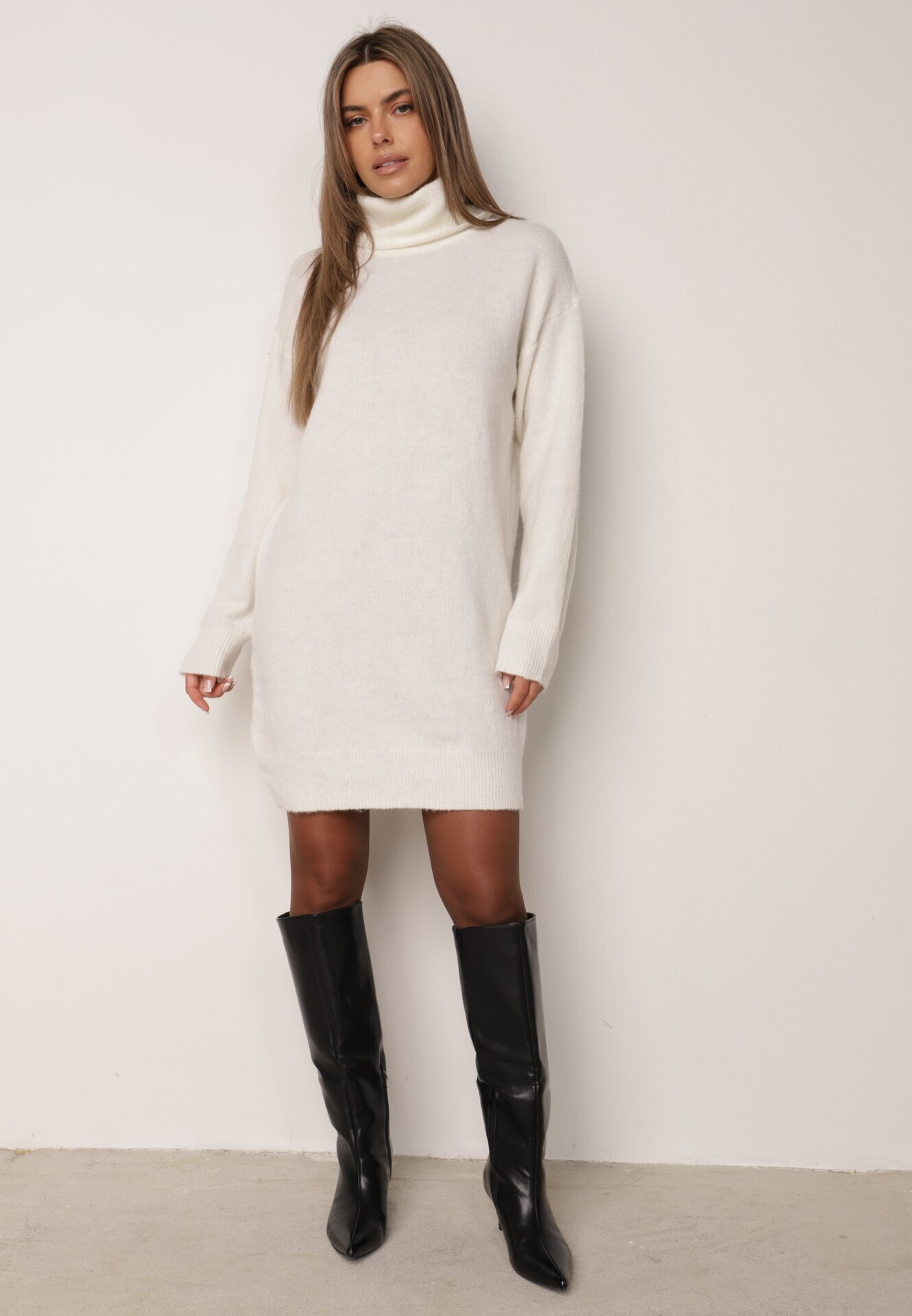 by swan Rochie Albă de Lână Oversize cu Guler Înalt Heire