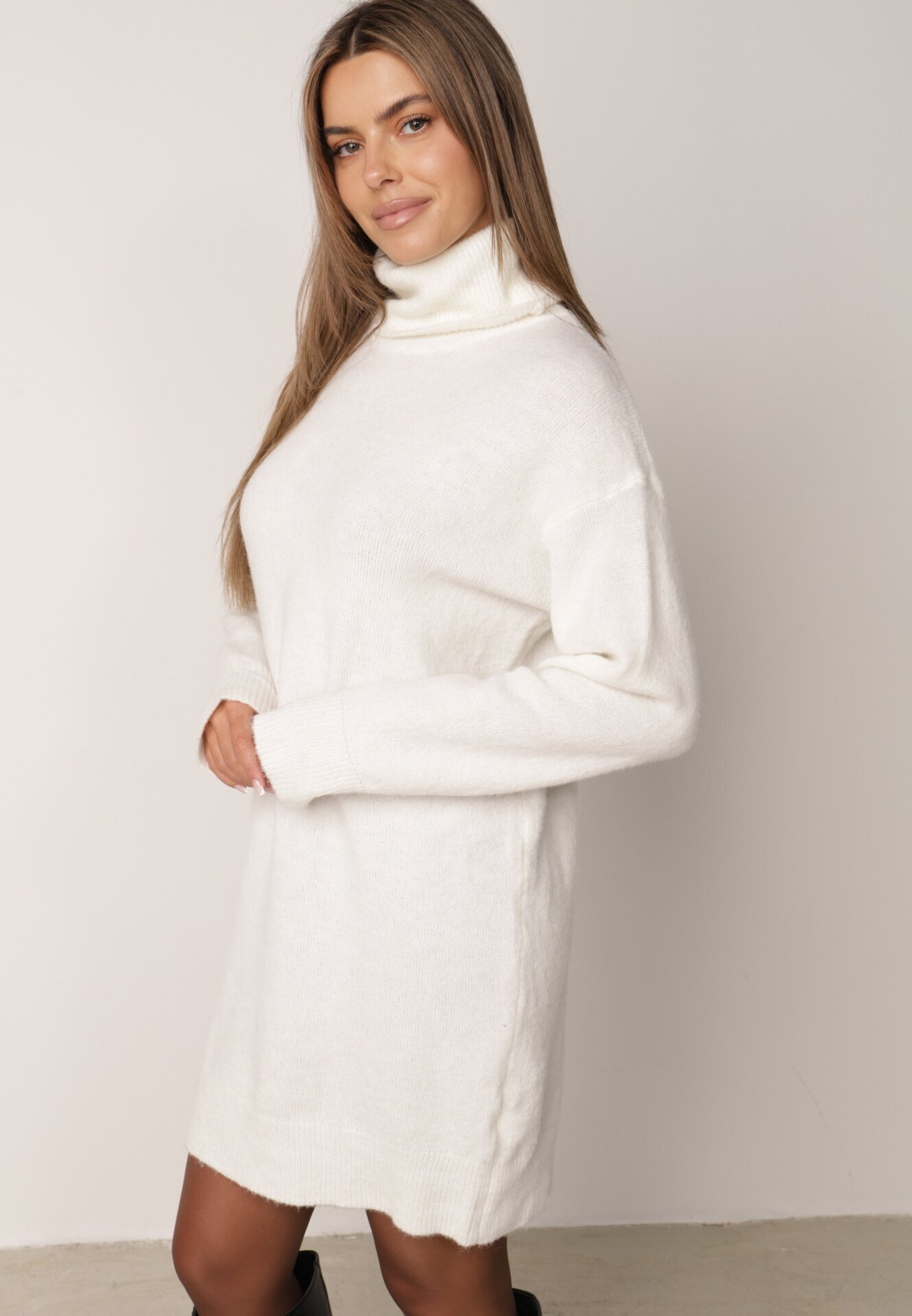 by swan Rochie Albă de Lână Oversize cu Guler Înalt Heire