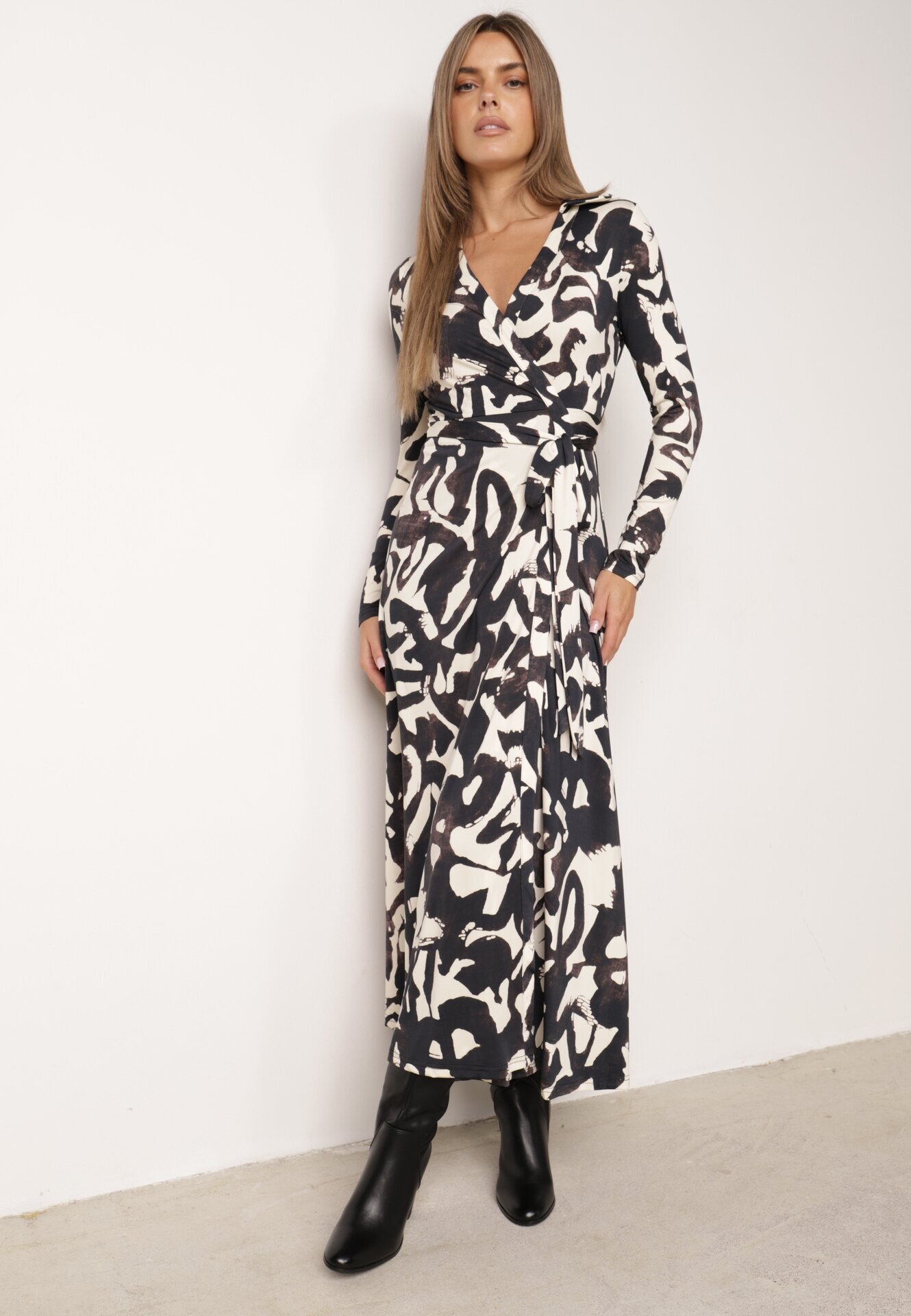 by swan Rochie-cămașă din vâscoză cu curea cu model abstract Galliana Neagră