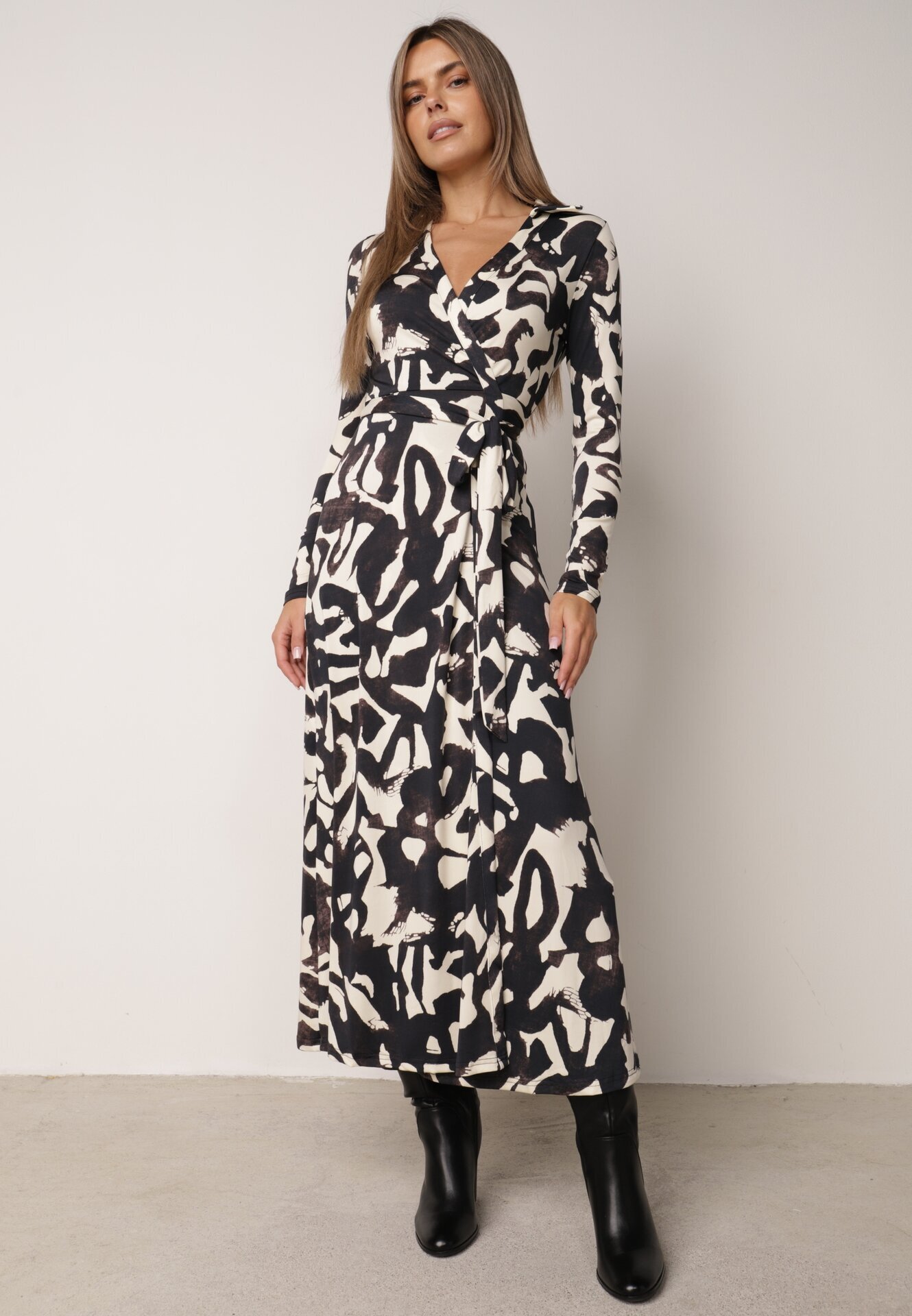 by swan Rochie-cămașă din vâscoză cu curea cu model abstract Galliana Neagră