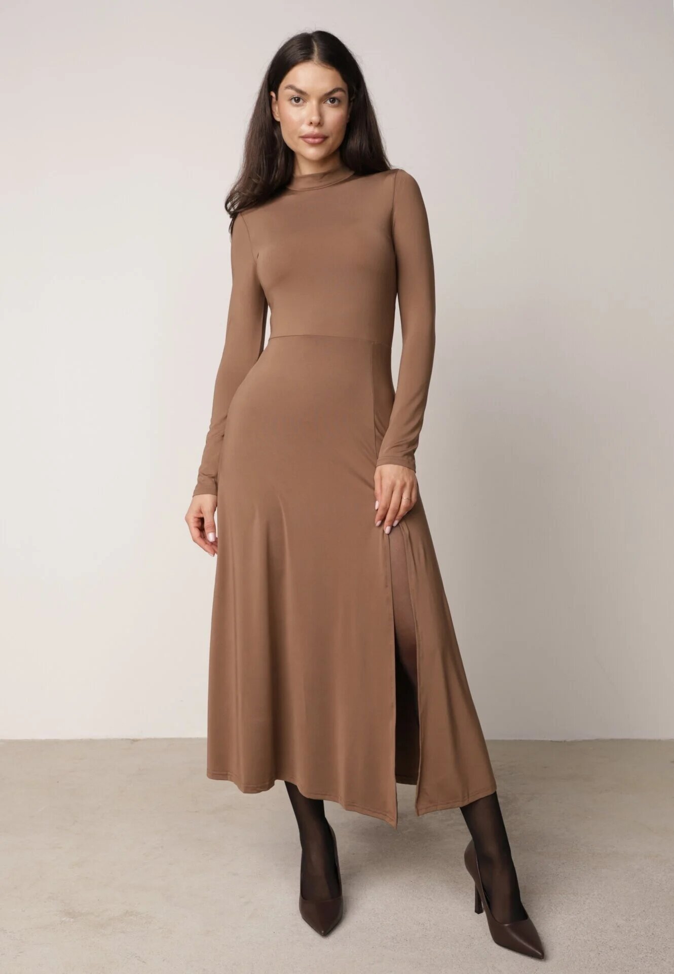 by swan Rochie Maro cu Guler tip Golf Cambrată cu Șliț pe Lateral Sailea