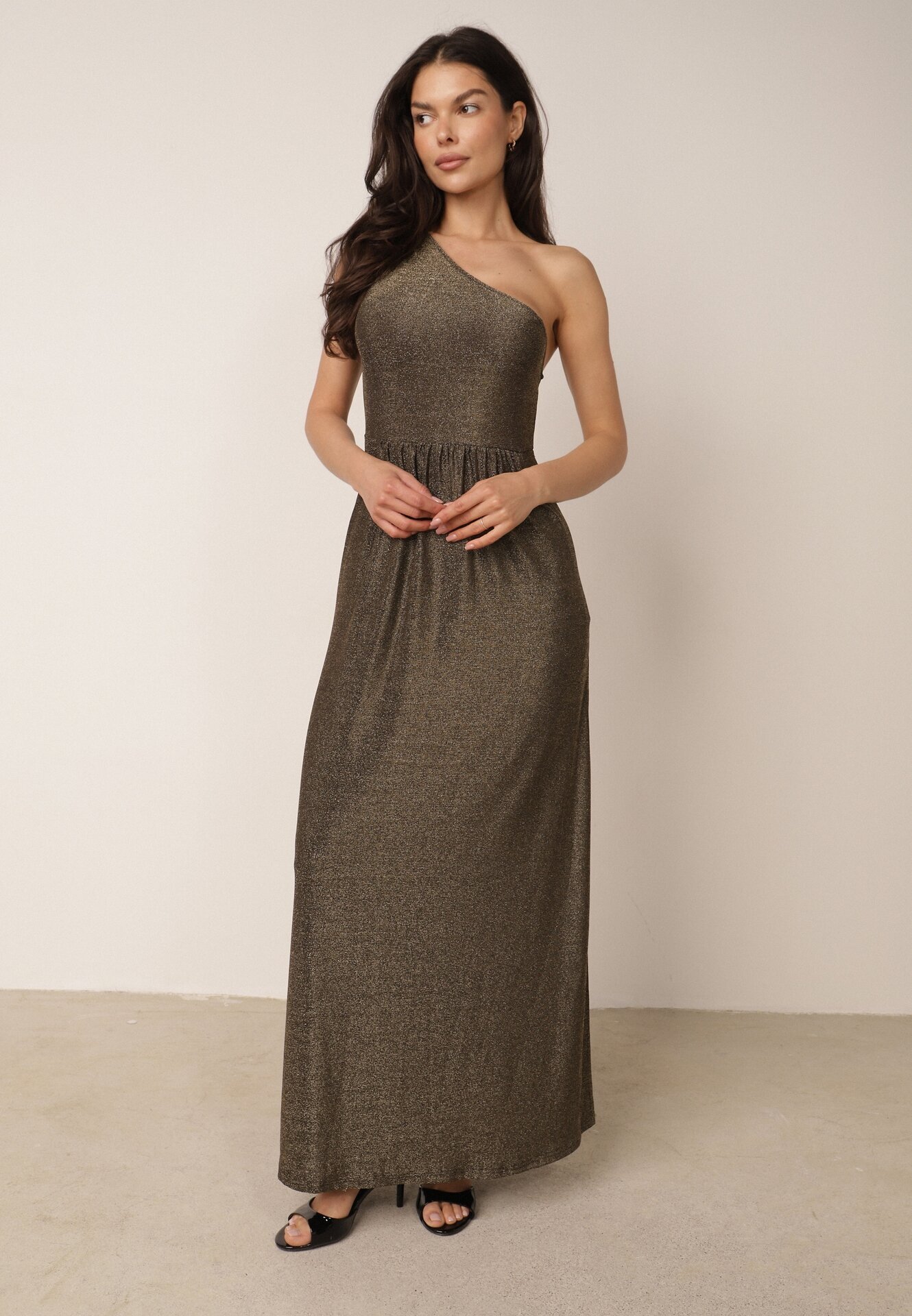 by swan Rochie Maxi Asimetrică Aurie cu Fustă Cloș și Decupaj cu Sclipici Acaisa