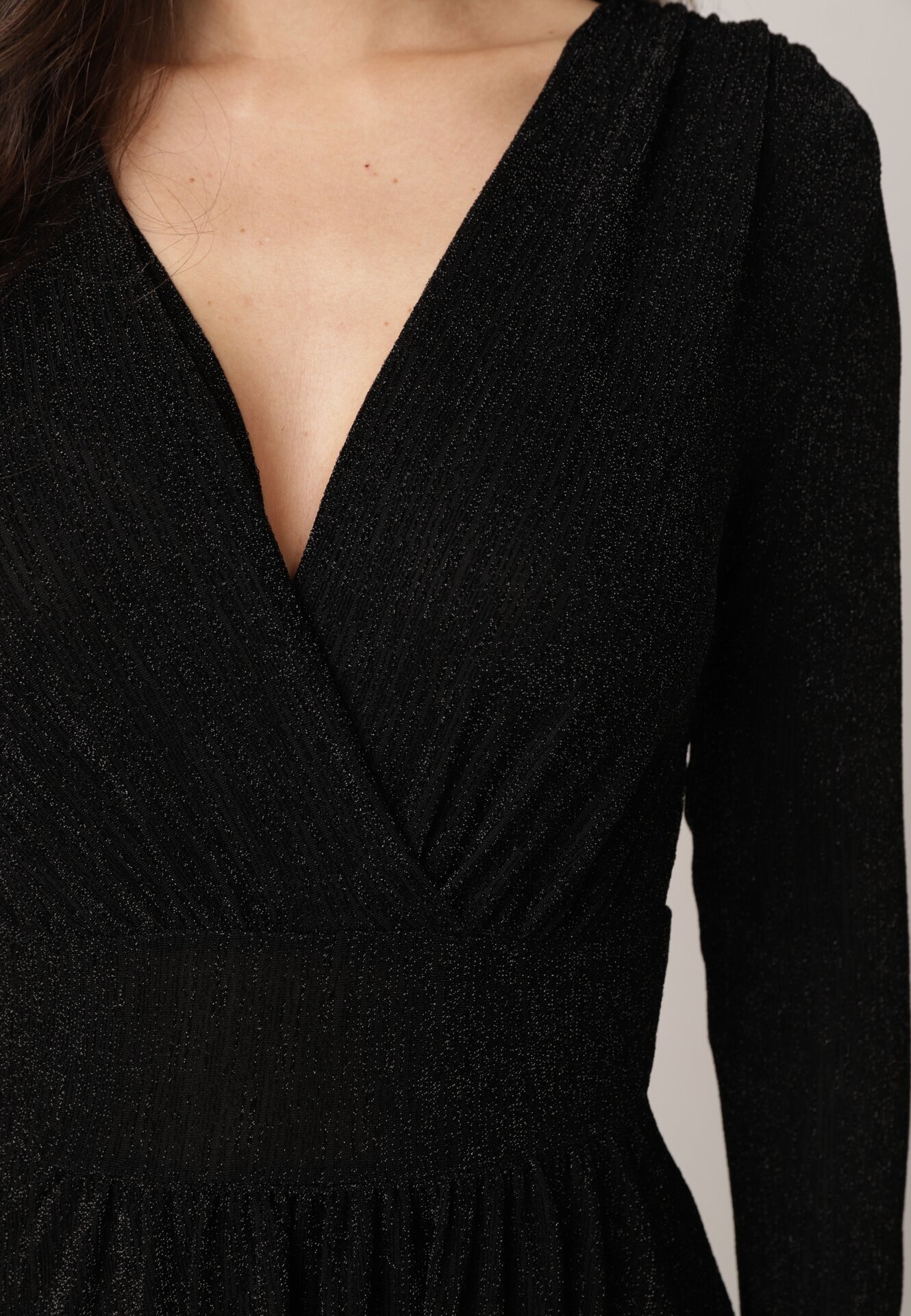by swan Rochie neagră cambrată cu viscoză cu croială evazată decorată cu fir metalic Mesinae