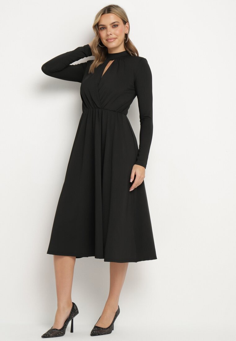 by swan Rochie neagră evazată cu decupaj decorativ și cu linia umerilor întărită Rivfedi