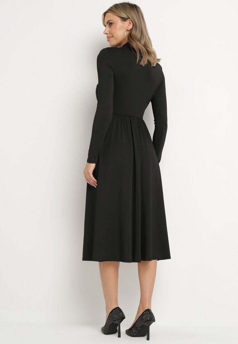 by swan Rochie neagră evazată cu decupaj decorativ și cu linia umerilor întărită Rivfedi
