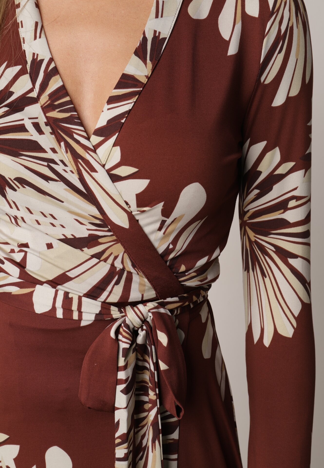 by swan Rochie petrecută din vâscoză cu imprimeu floral Guinesa Bordo