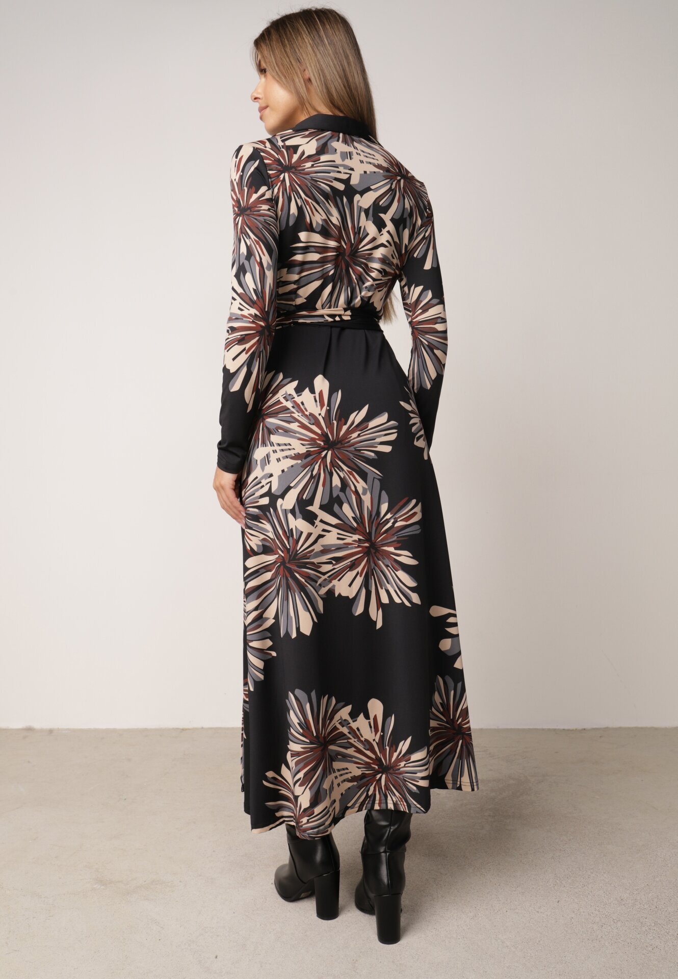by swan Rochie petrecută din vâscoză cu imprimeu floral Guinesa Neagră